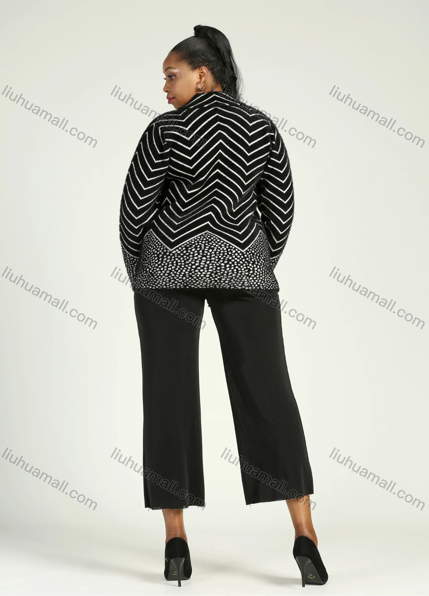 Wholesale Women's Collared Button Front Dual Pockets Long Sleeve Chevron Print Knitted Coat - Liuhuamall