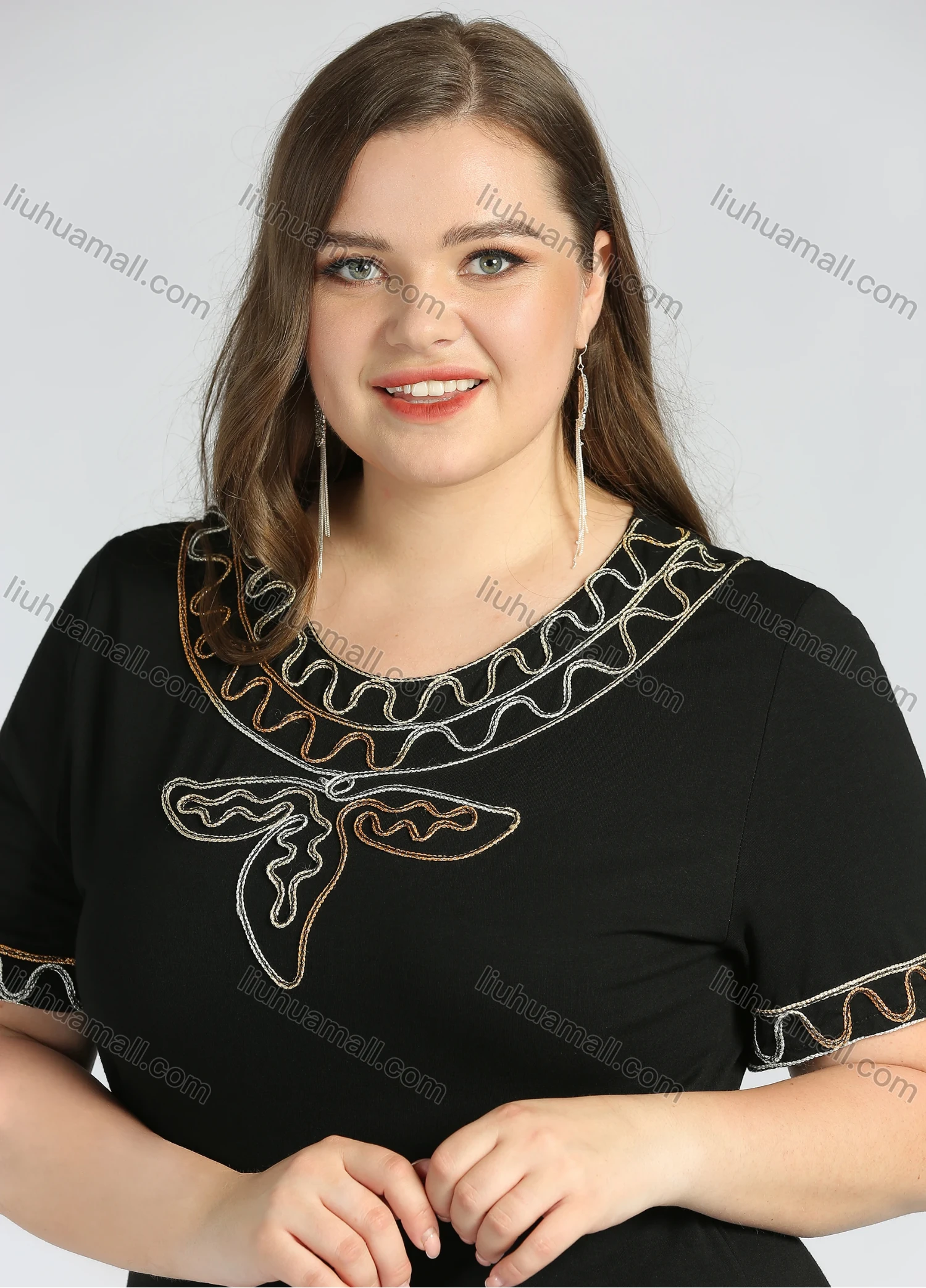 Wholesale Women's Plus Size Round Neck Short Sleeve Embroidery Casual Top - Liuhuamall