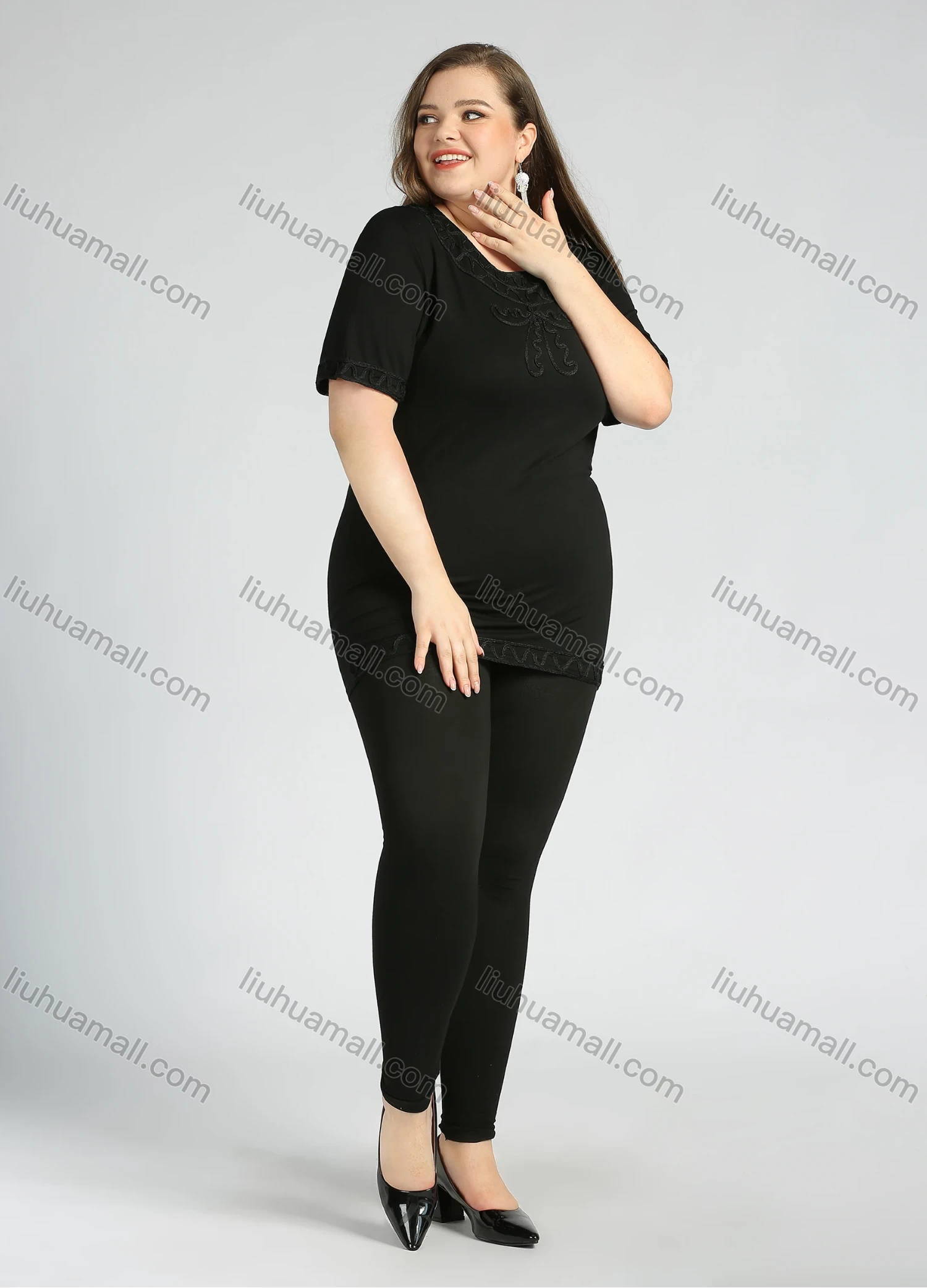 Wholesale Women's Plus Size Round Neck Short Sleeve Embroidery Casual Top - Liuhuamall