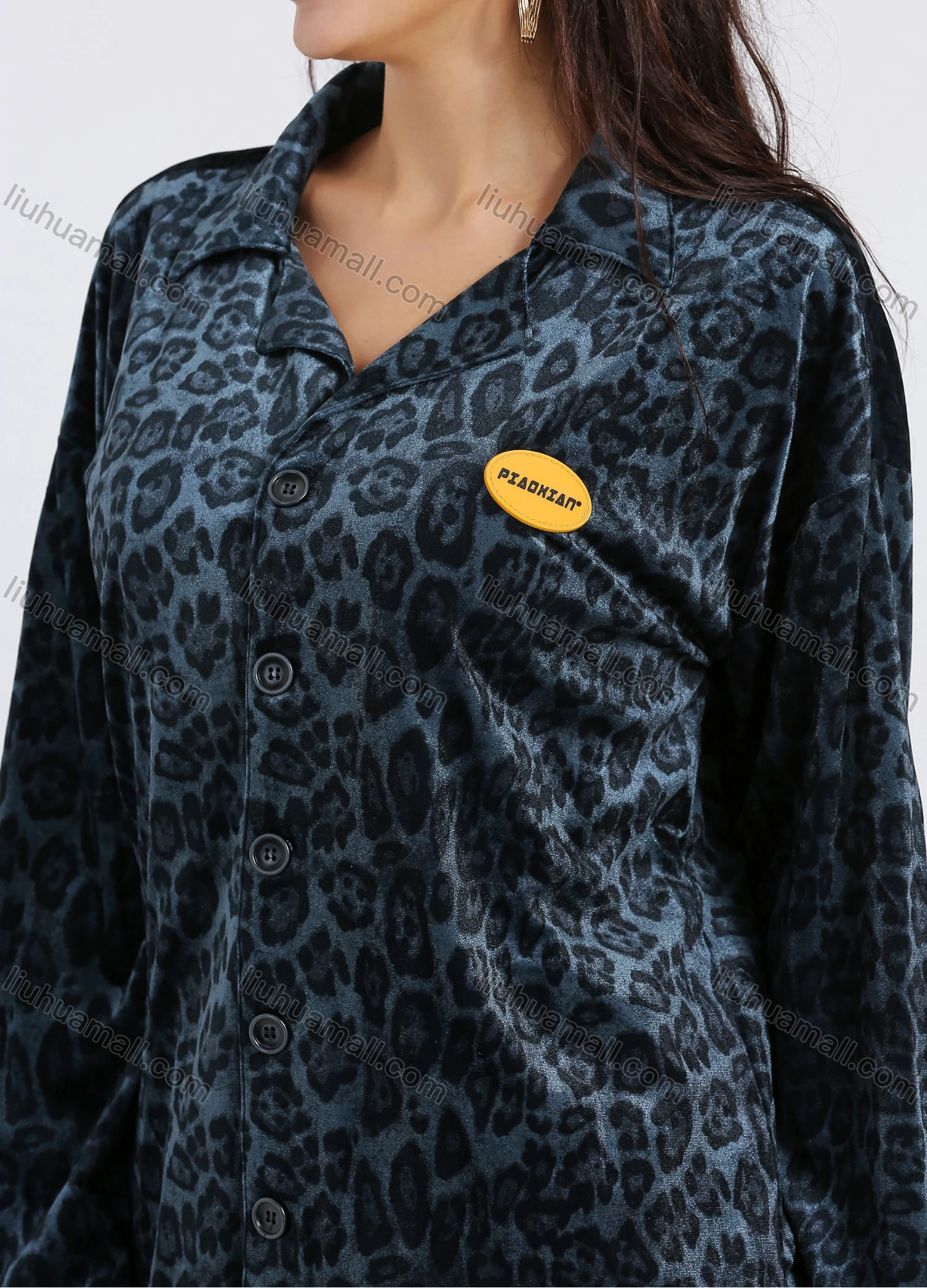 Wholesale Women's Long Sleeve Collared Button Front Labeling Leopard Print Velvet Shirt - Liuhuamall