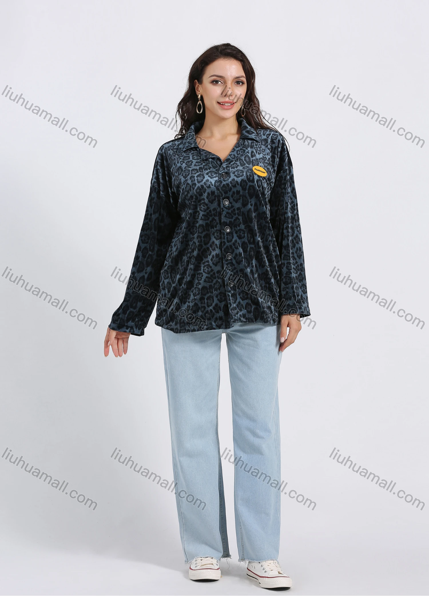 Wholesale Women's Long Sleeve Collared Button Front Labeling Leopard Print Velvet Shirt - Liuhuamall