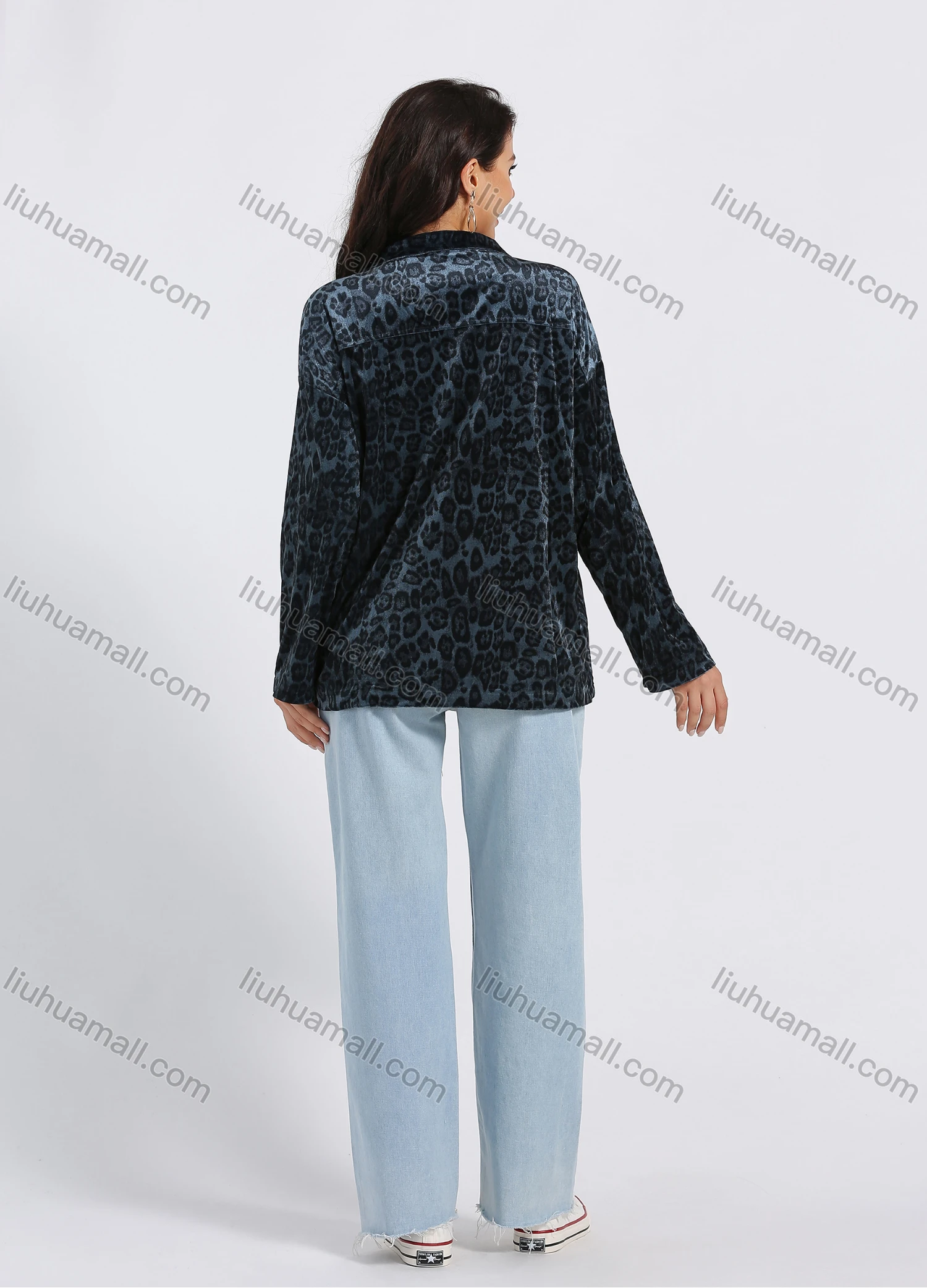 Wholesale Women's Long Sleeve Collared Button Front Labeling Leopard Print Velvet Shirt - Liuhuamall