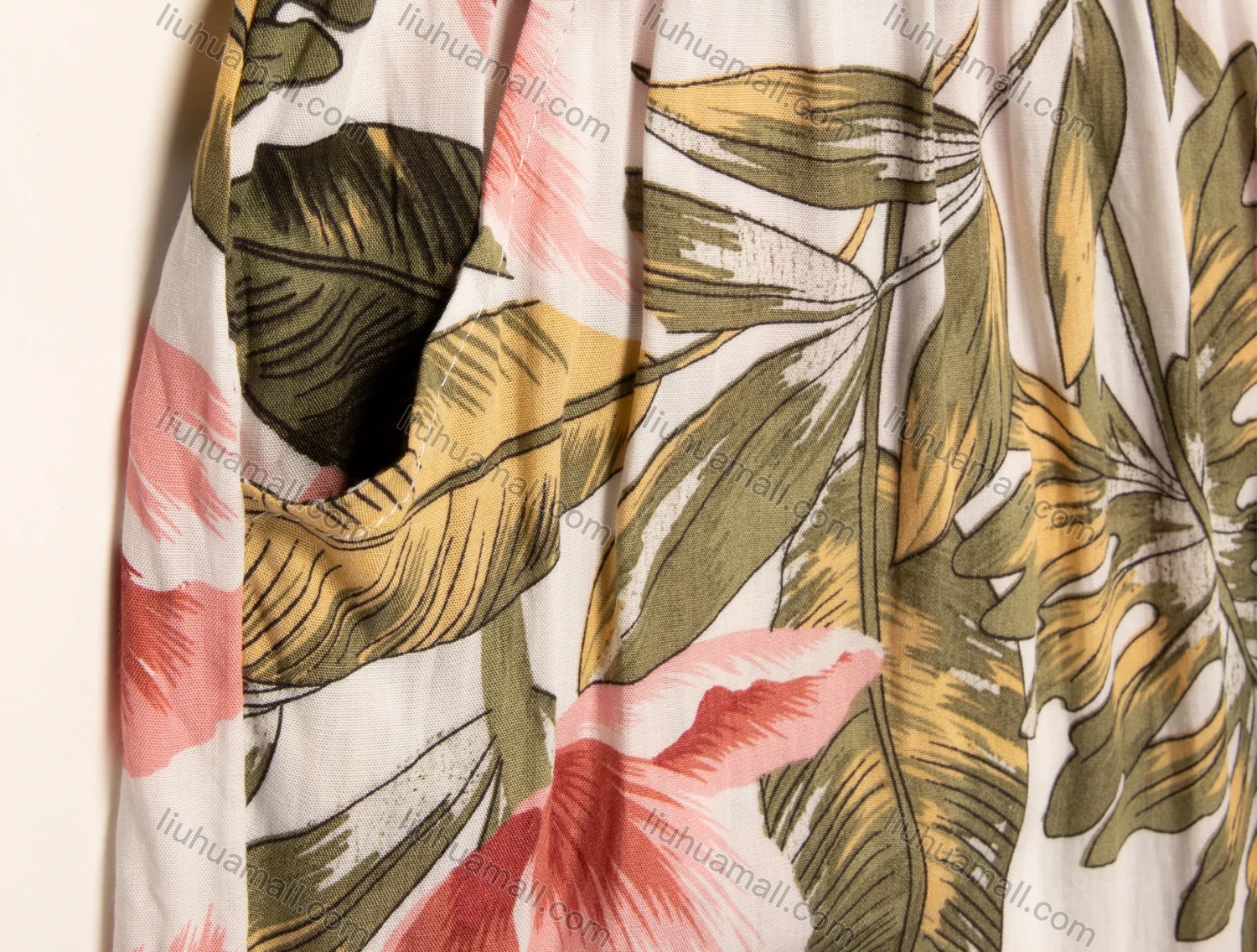 Wholesale Women's Sleeveless Spaghetti Strap Keyhole Neck Floral Print Romper - Liuhuamall