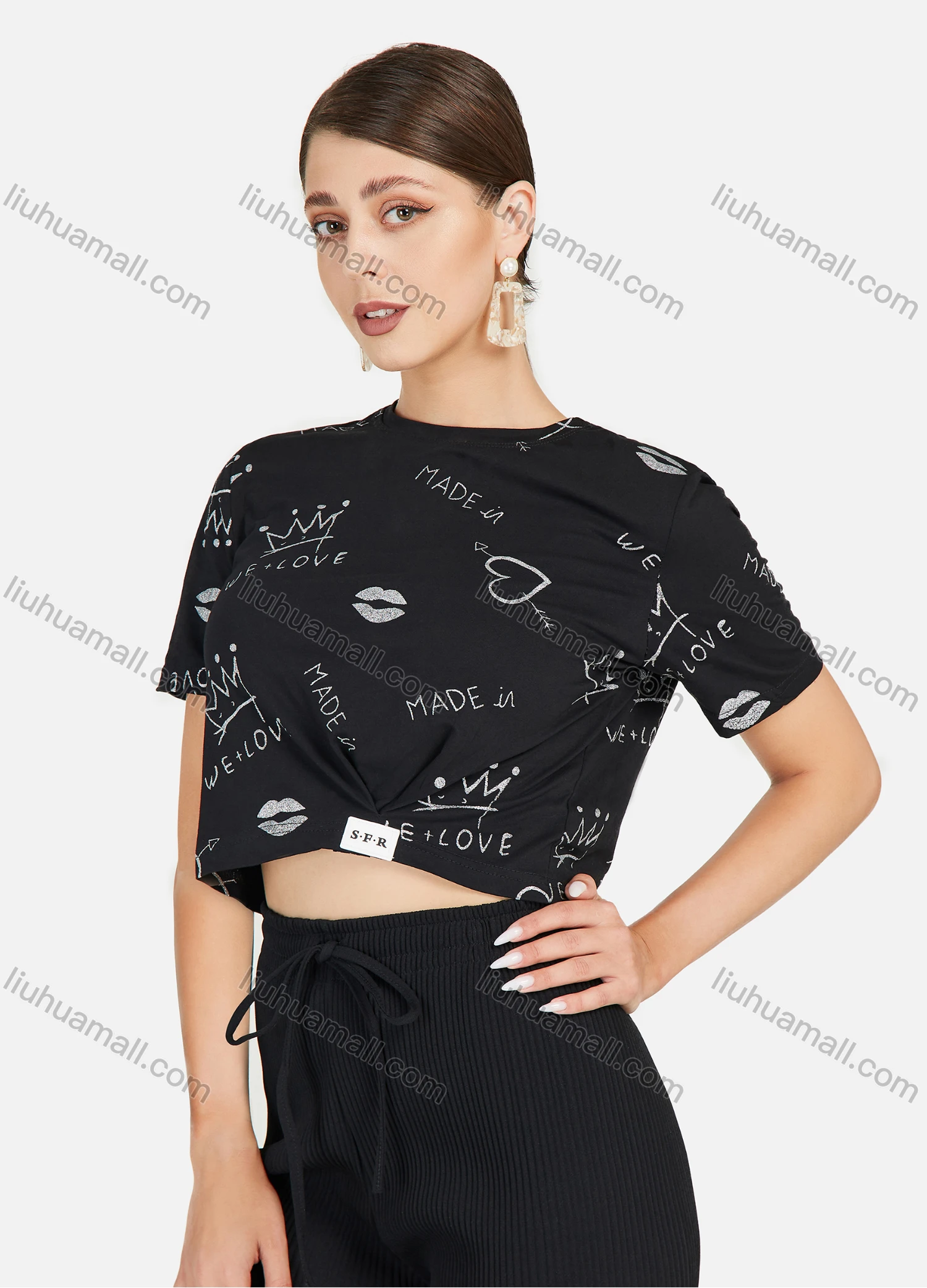 Wholesale Women's Graffiti Print Mock Neck Crop Top With High Waist Cropped Pants 2 Piece Set - Liuhuamall