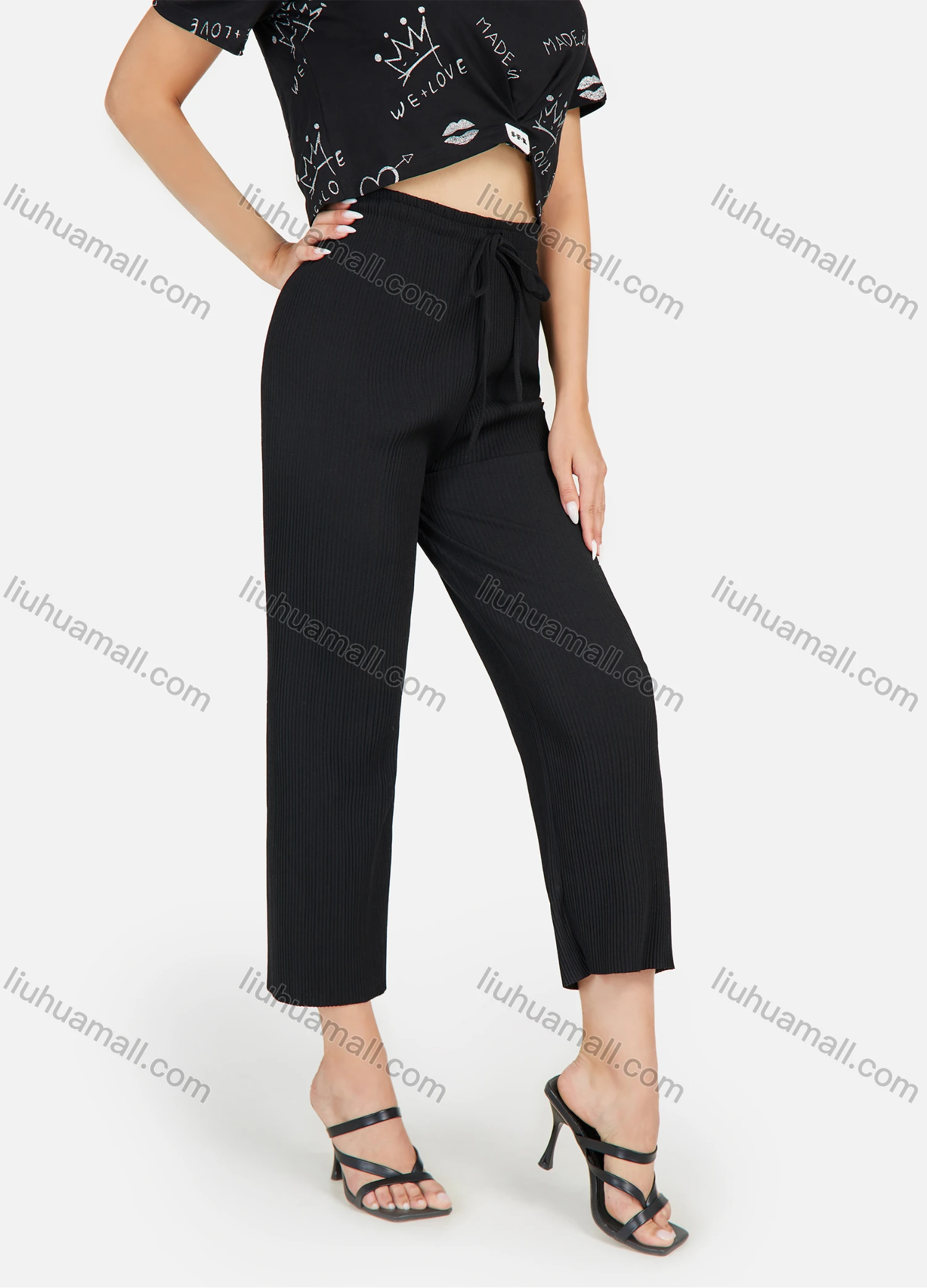 Wholesale Women's Graffiti Print Mock Neck Crop Top With High Waist Cropped Pants 2 Piece Set - Liuhuamall