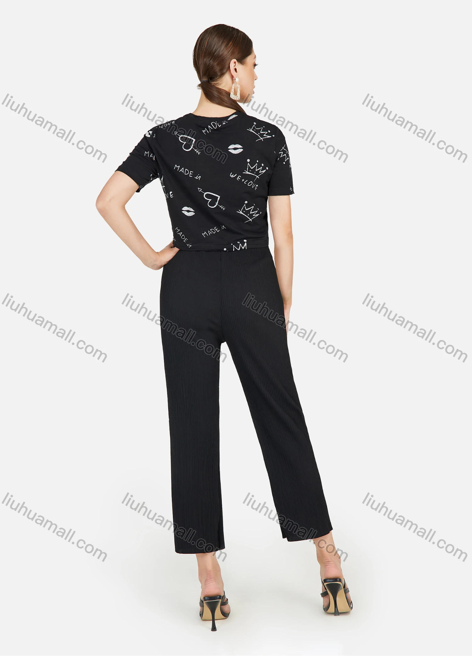 Wholesale Women's Graffiti Print Mock Neck Crop Top With High Waist Cropped Pants 2 Piece Set - Liuhuamall