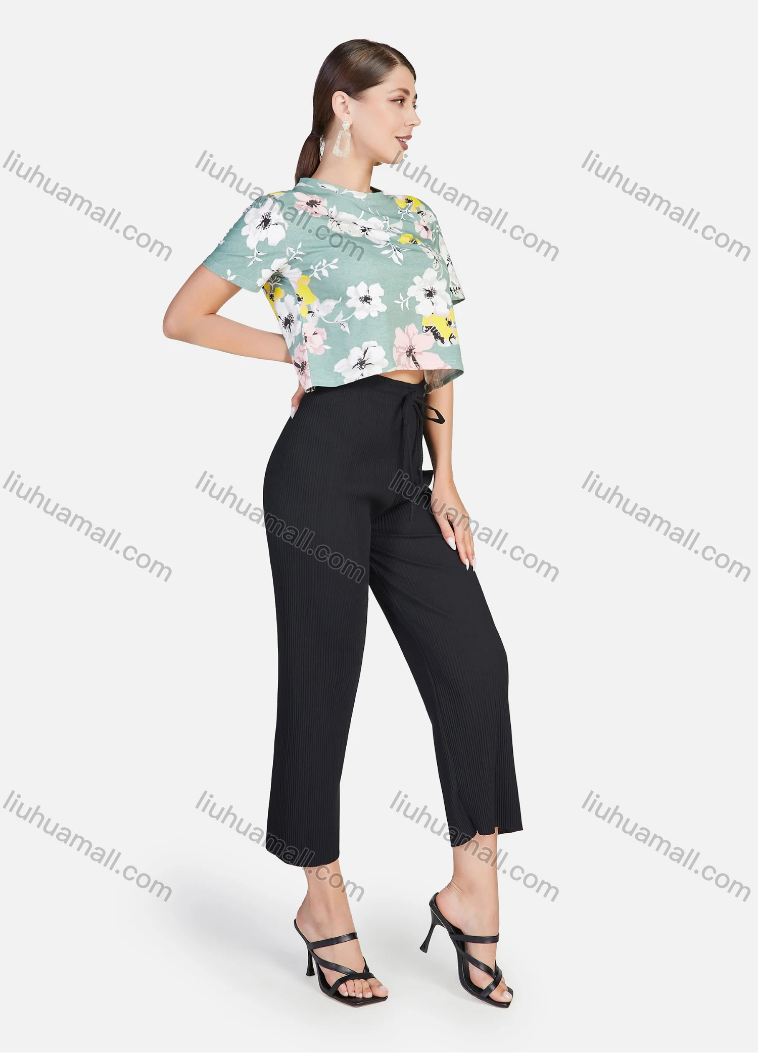 Wholesale Women's Floral Print Mock Neck Short Sleeve Crop T-Shirt - Liuhuamall