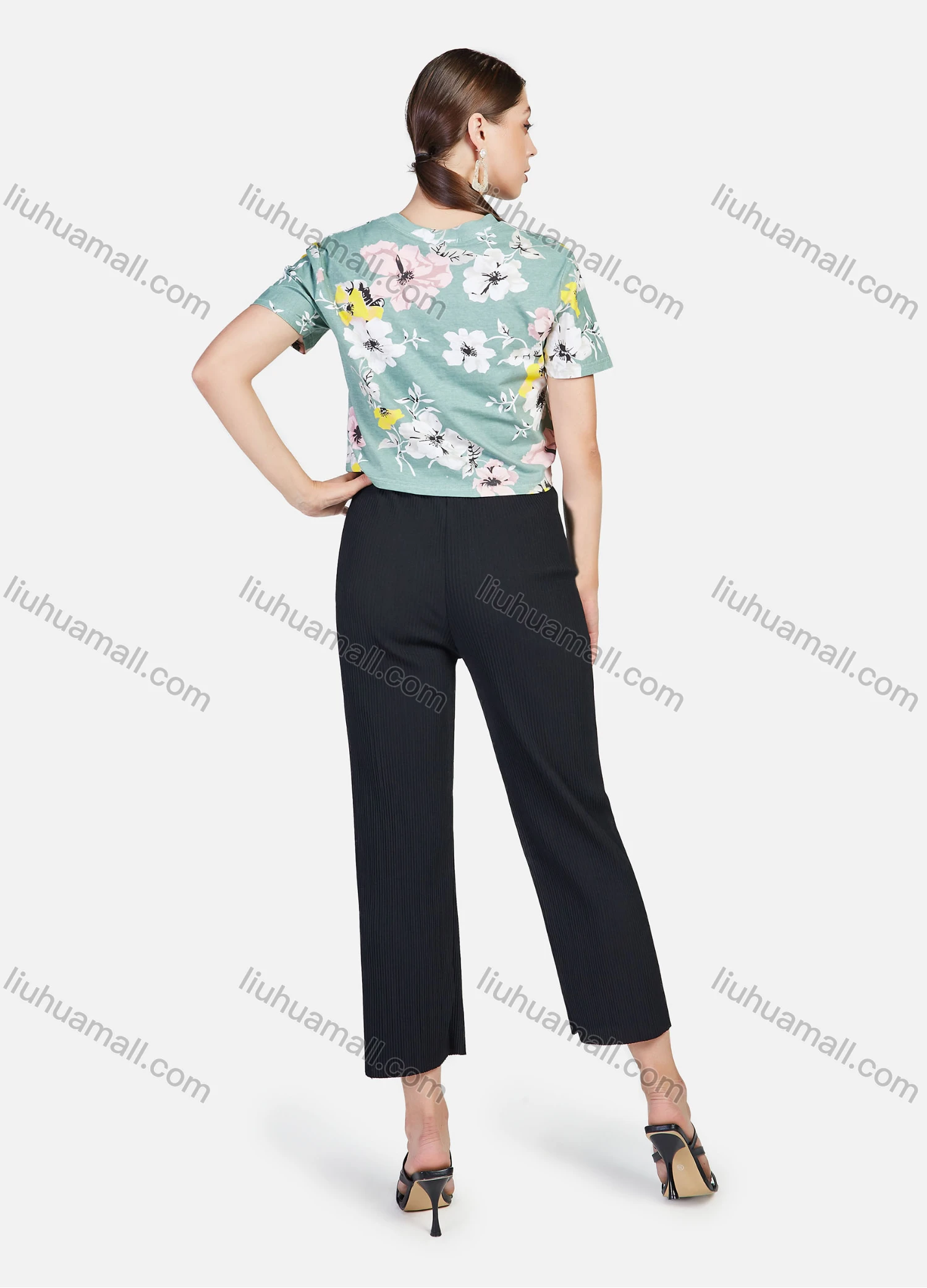 Wholesale Women's Floral Print Mock Neck Short Sleeve Crop T-Shirt - Liuhuamall