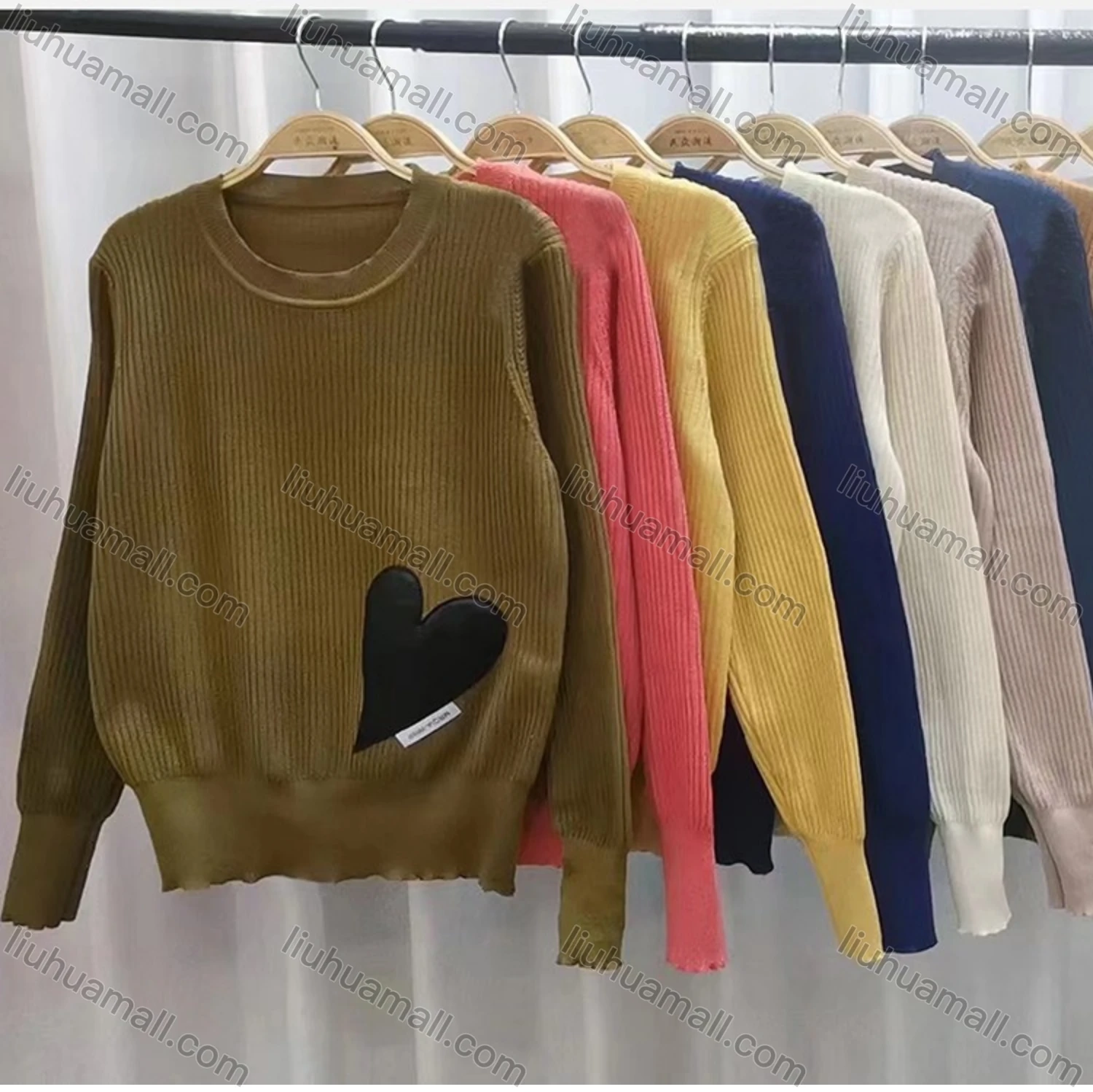 Wholesale Women's Casual Round Neck Long Sleeve Heart Print Sweater - Liuhuamall
