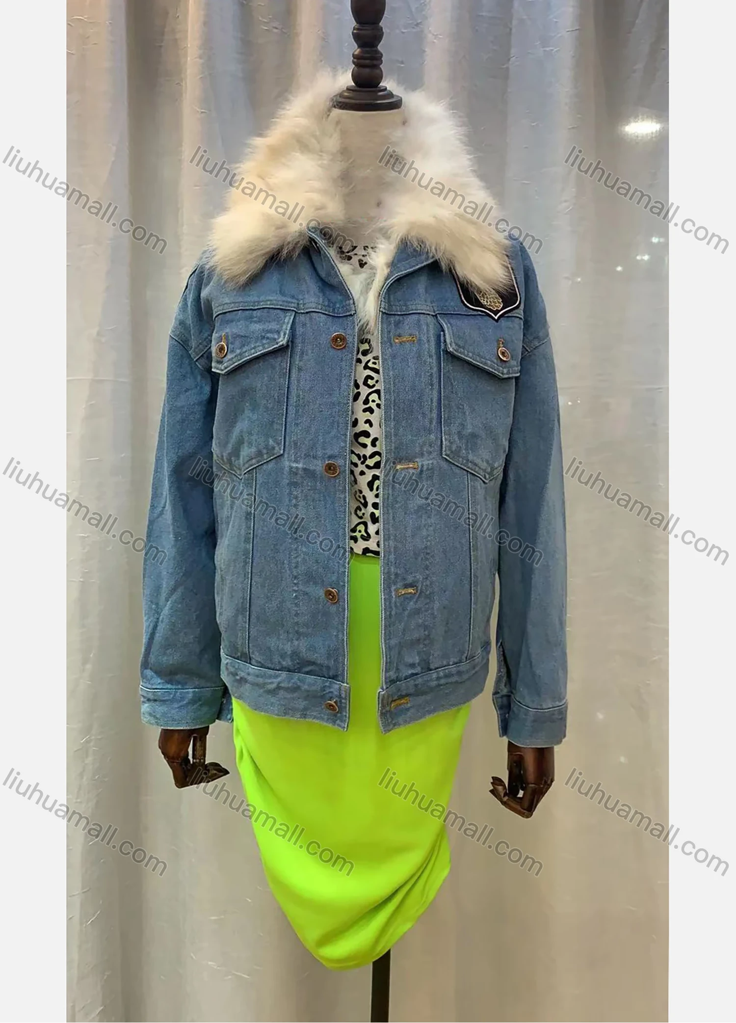 Wholesale Women's Fuzzy Faux Fur Labelled Flap Pockets Buttons Denim Jacket 2030# - Liuhuamall