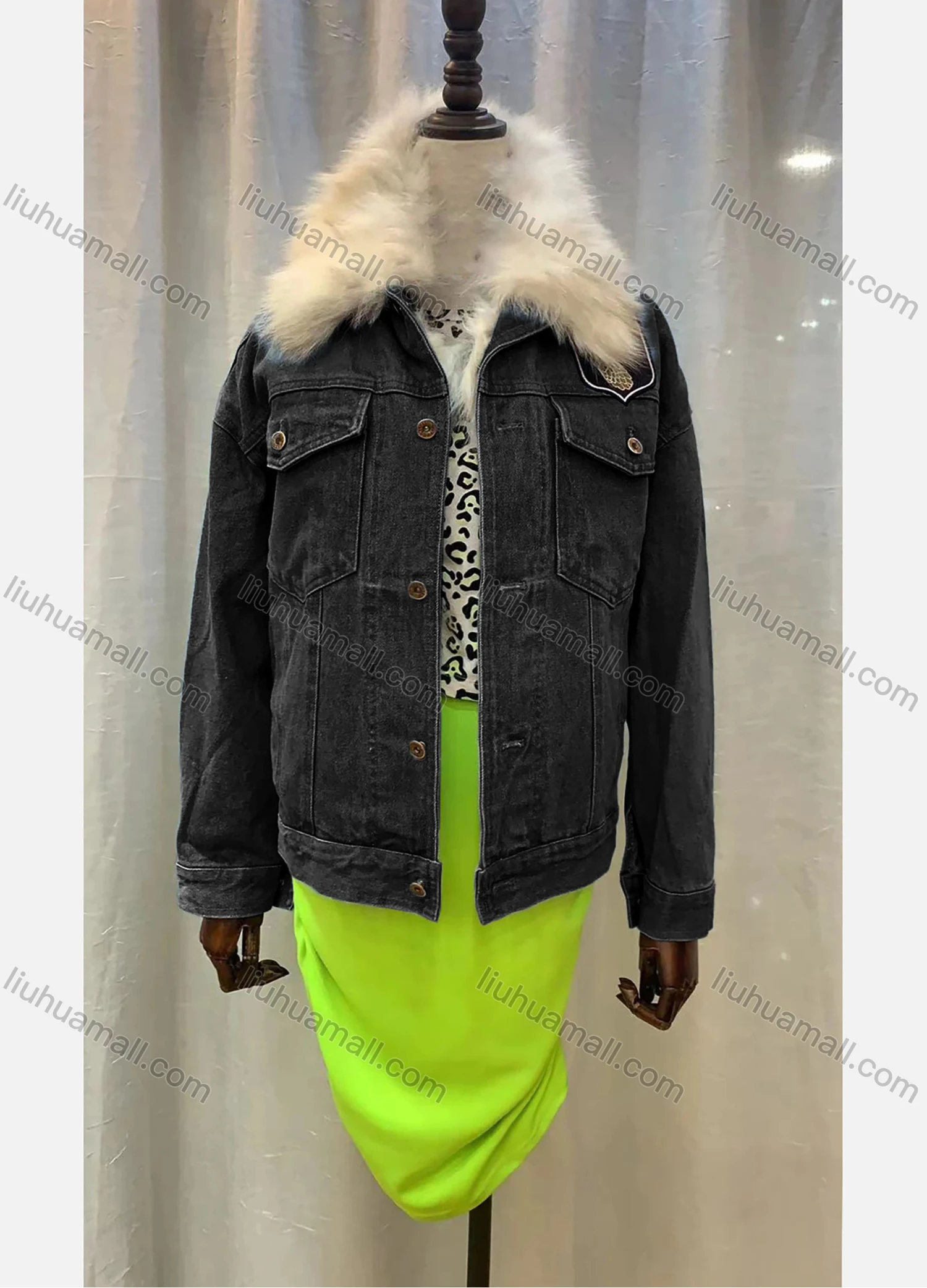 Wholesale Women's Fuzzy Faux Fur Labelled Flap Pockets Buttons Denim Jacket 2030# - Liuhuamall