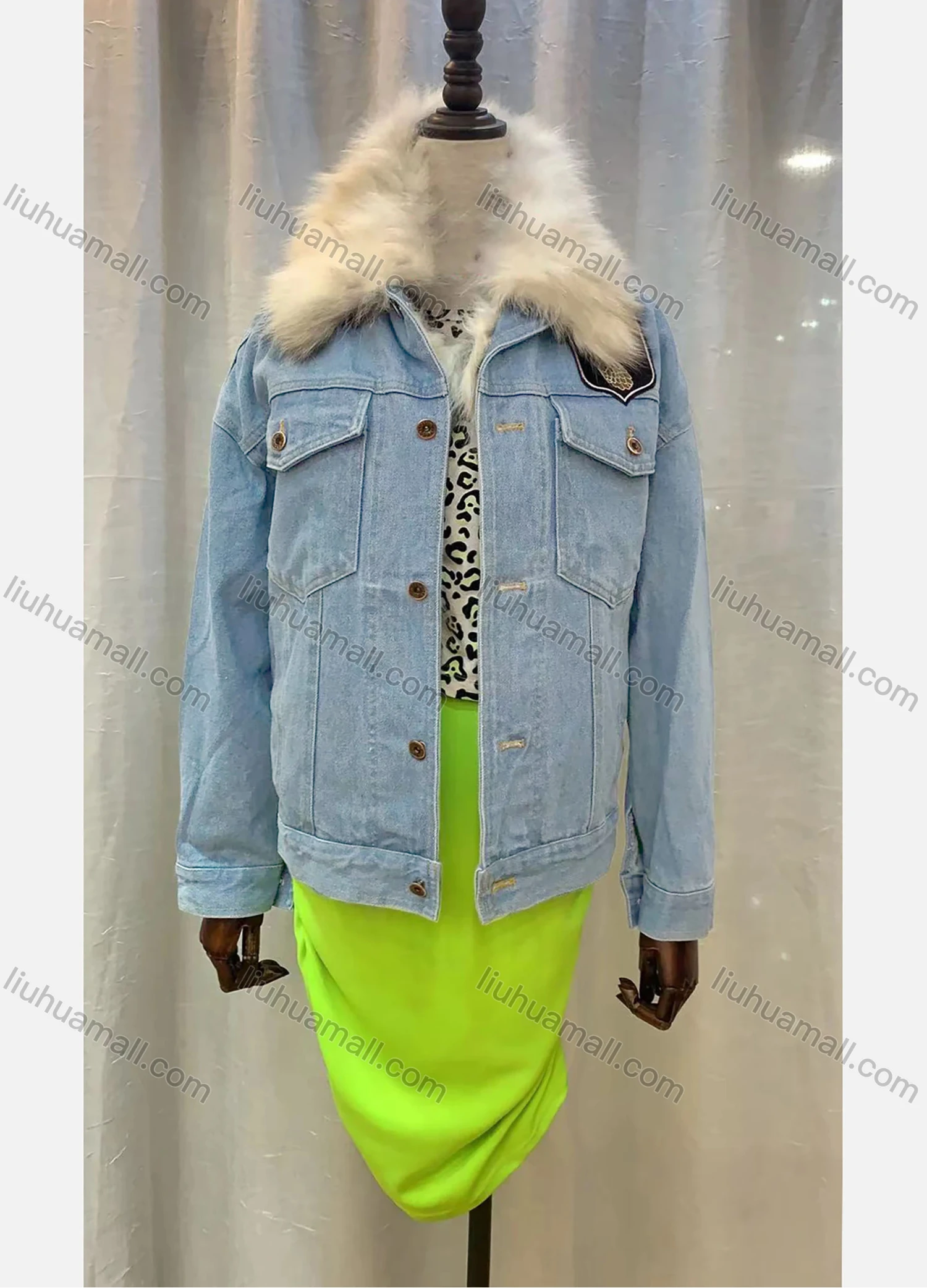 Wholesale Women's Fuzzy Faux Fur Labelled Flap Pockets Buttons Denim Jacket 2030# - Liuhuamall