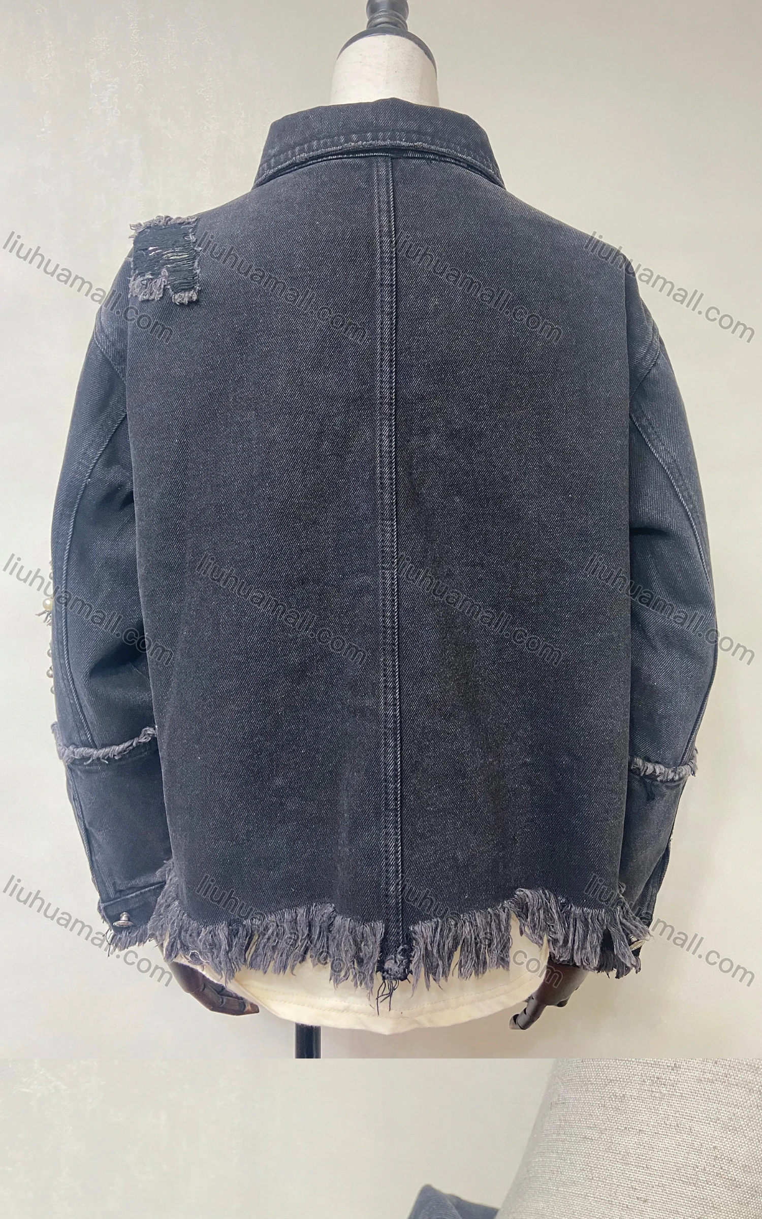 Wholesale Women's Fashion Button Down Pearl Star Decor Frayed Raw Hem Flap Pockets Denim Jacket - Liuhuamall