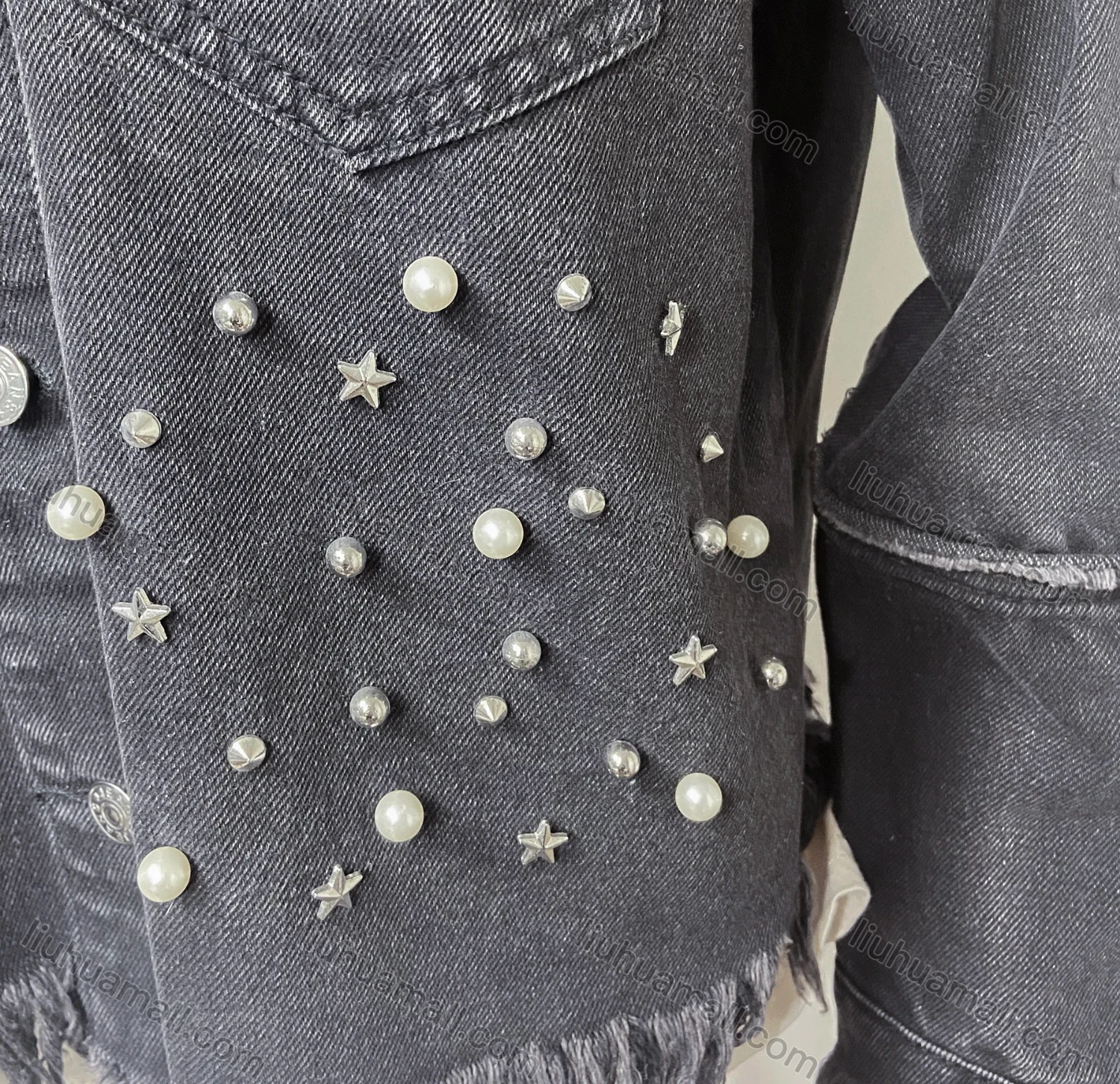 Wholesale Women's Fashion Button Down Pearl Star Decor Frayed Raw Hem Flap Pockets Denim Jacket - Liuhuamall