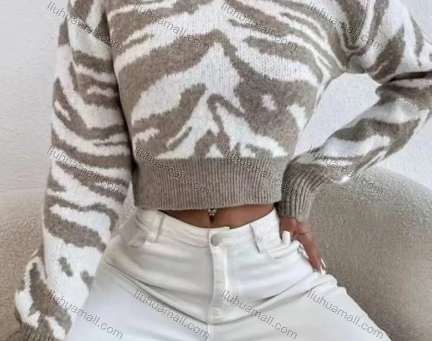 Wholesale Women's Crew Neck Tiger Print Pullover Crop Knitted Sweater - Liuhuamall