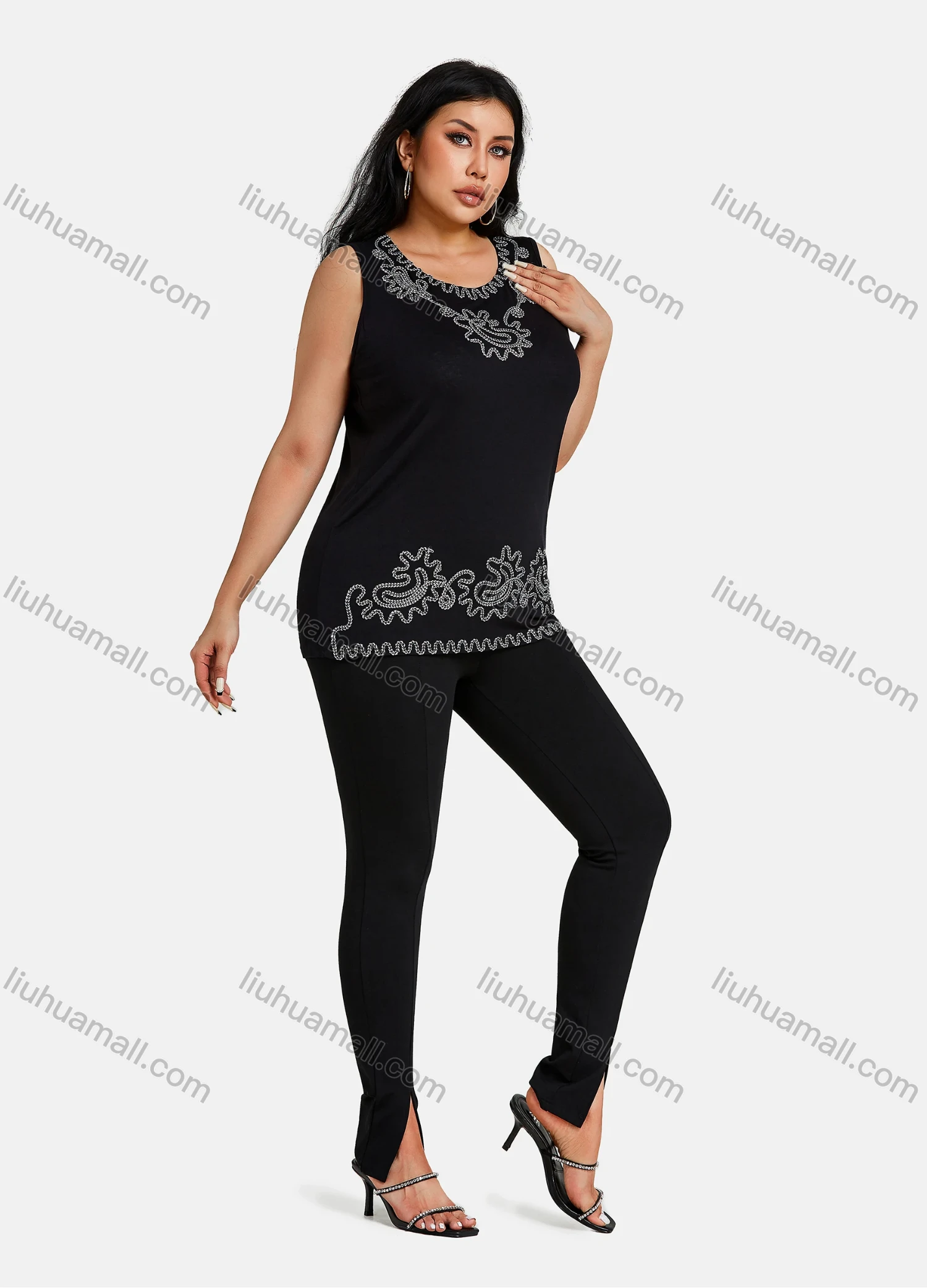 Wholesale Women's Plus Size Floral Embroidery Round Neck Sleeveless Tank Top - Liuhuamall