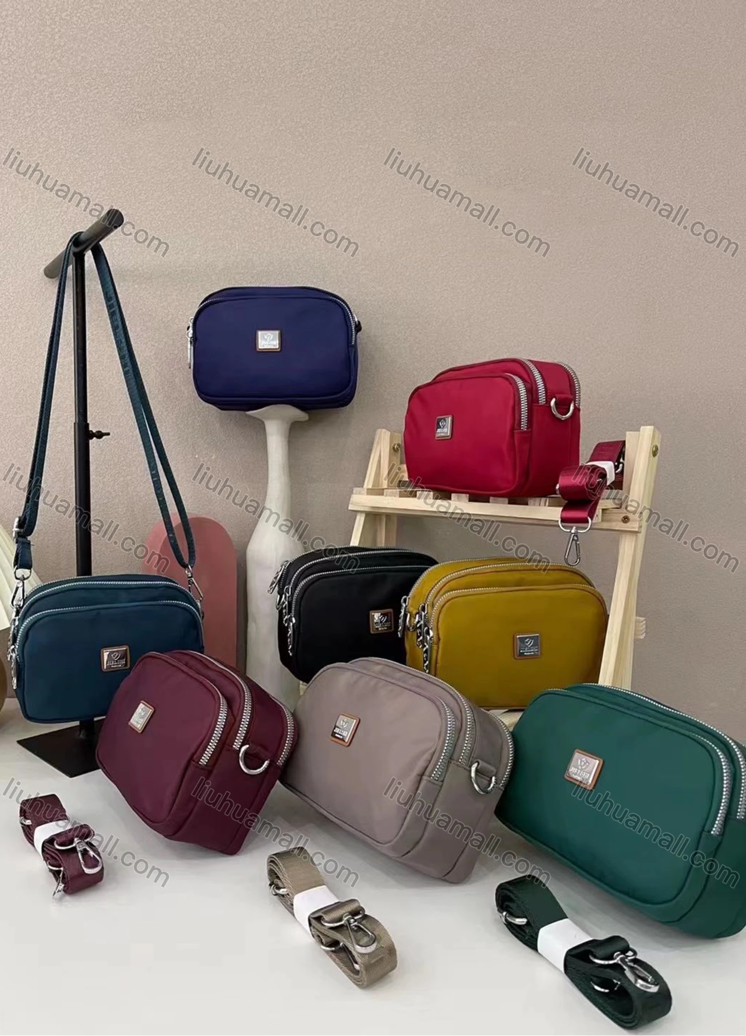 Wholesale Women's Casual Nylon Plain Shoulder Bag With Multiple Compartments - Liuhuamall