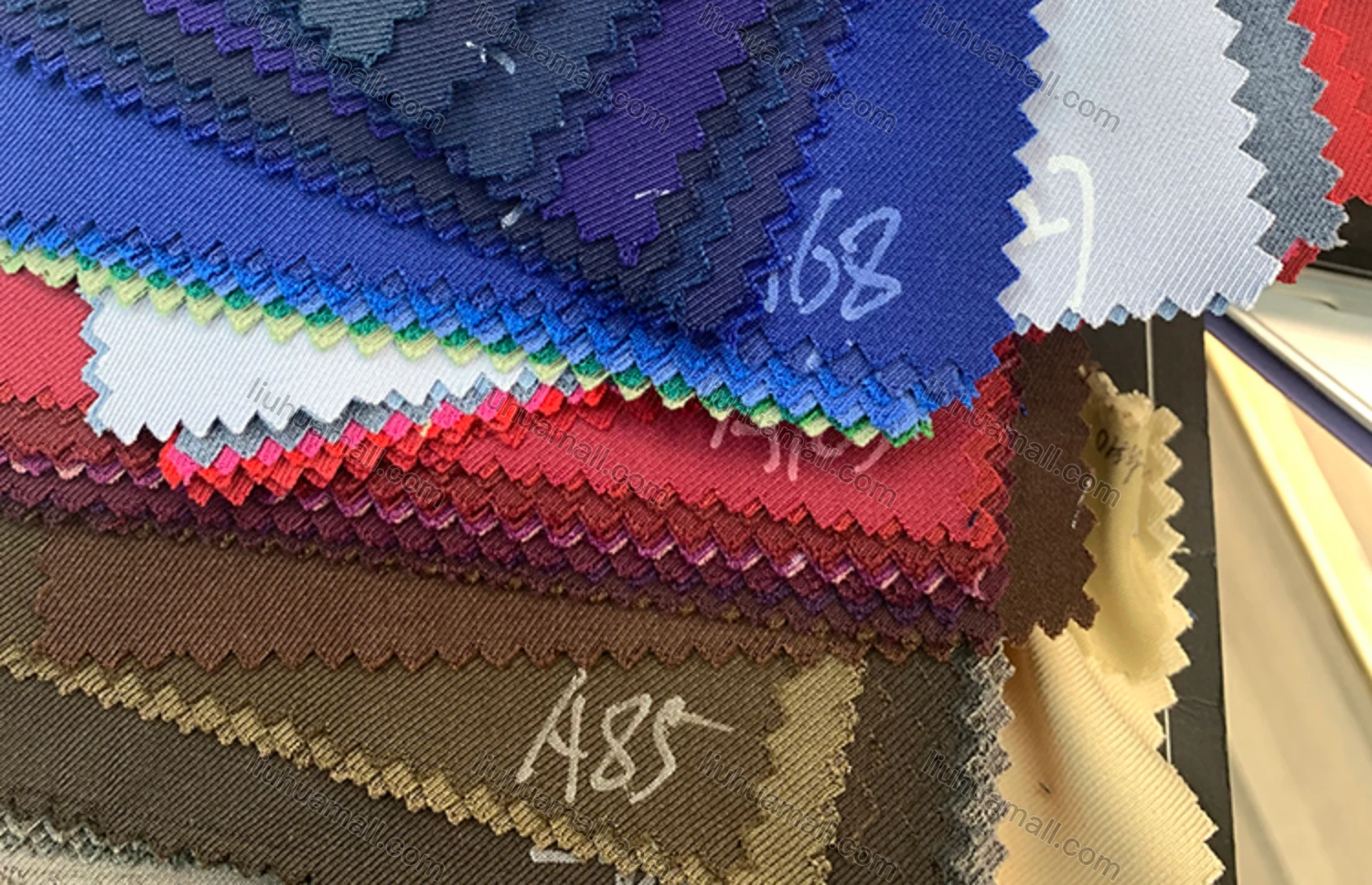 Wholesale Men's Formal Lapel Plain Pockets Blazer & Double Breasted Vest & Pant 3 Pieces Suit Sets - Liuhuamall