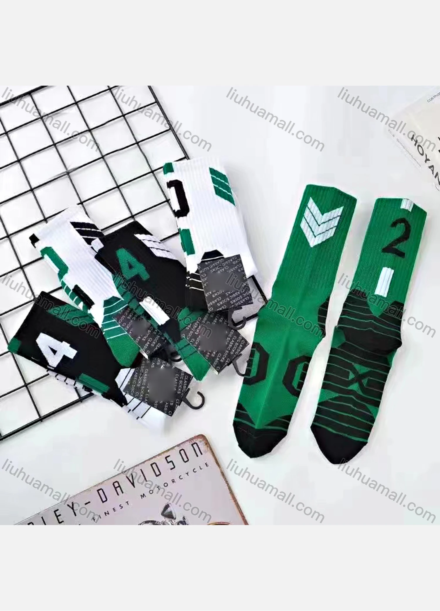 Wholesale Men's Athletic Outdoor Crew Socks Thick Long Running Sports Basketball Socks - Liuhuamall