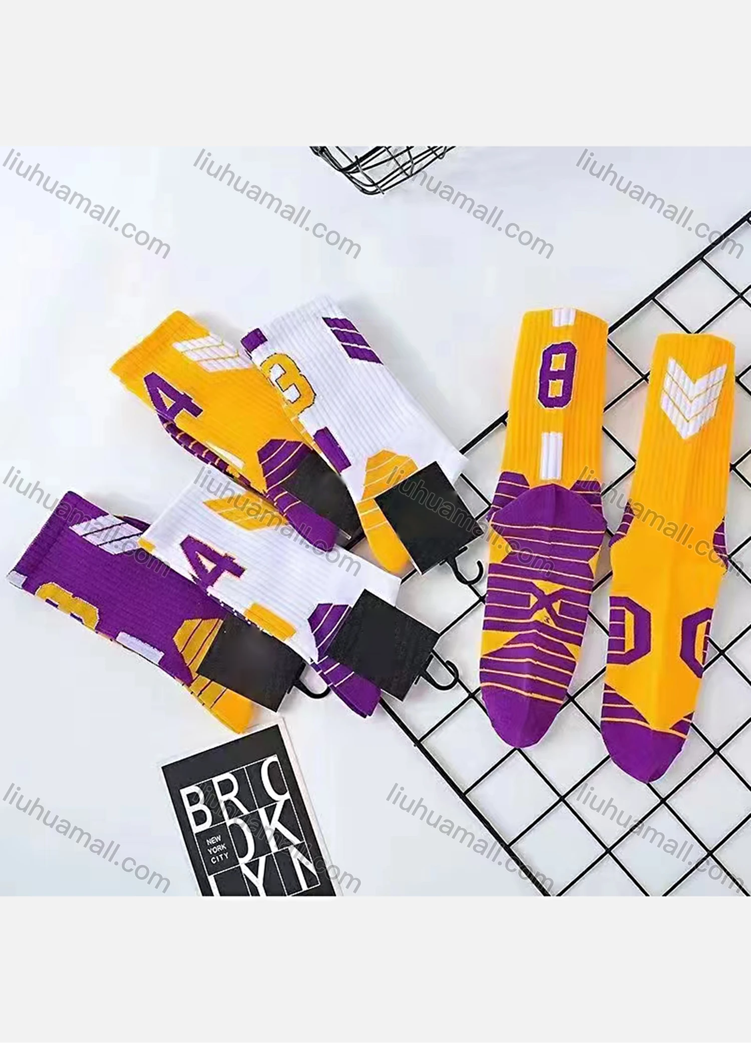 Wholesale Men's Athletic Outdoor Crew Socks Thick Long Running Sports Basketball Socks - Liuhuamall