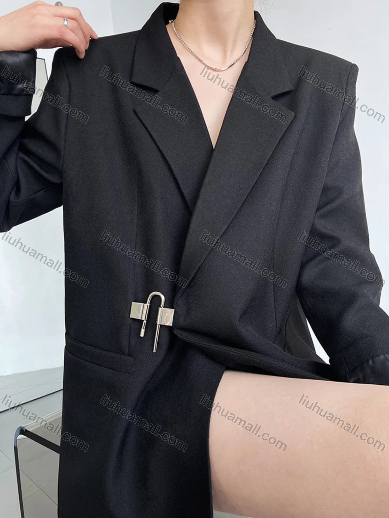 Wholesale Women's Plain Lapel Long Sleeve Metal Buckle Suit Jacket 325# - Liuhuamall