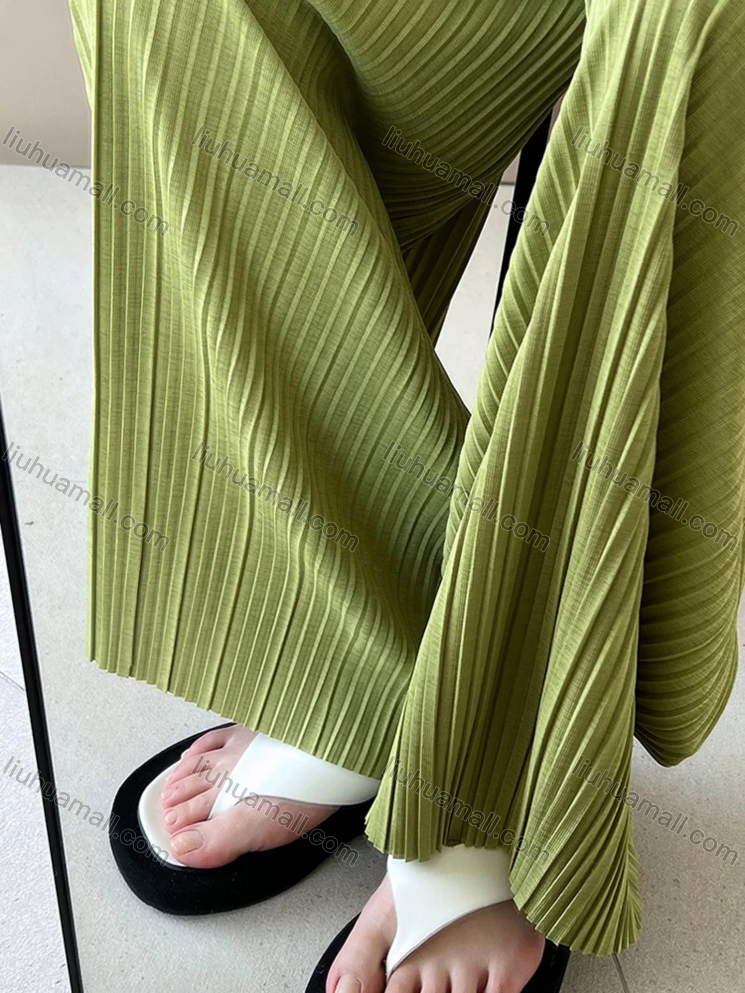 Wholesale Women's Casual Plain Pleated Wide Leg pants - Liuhuamall