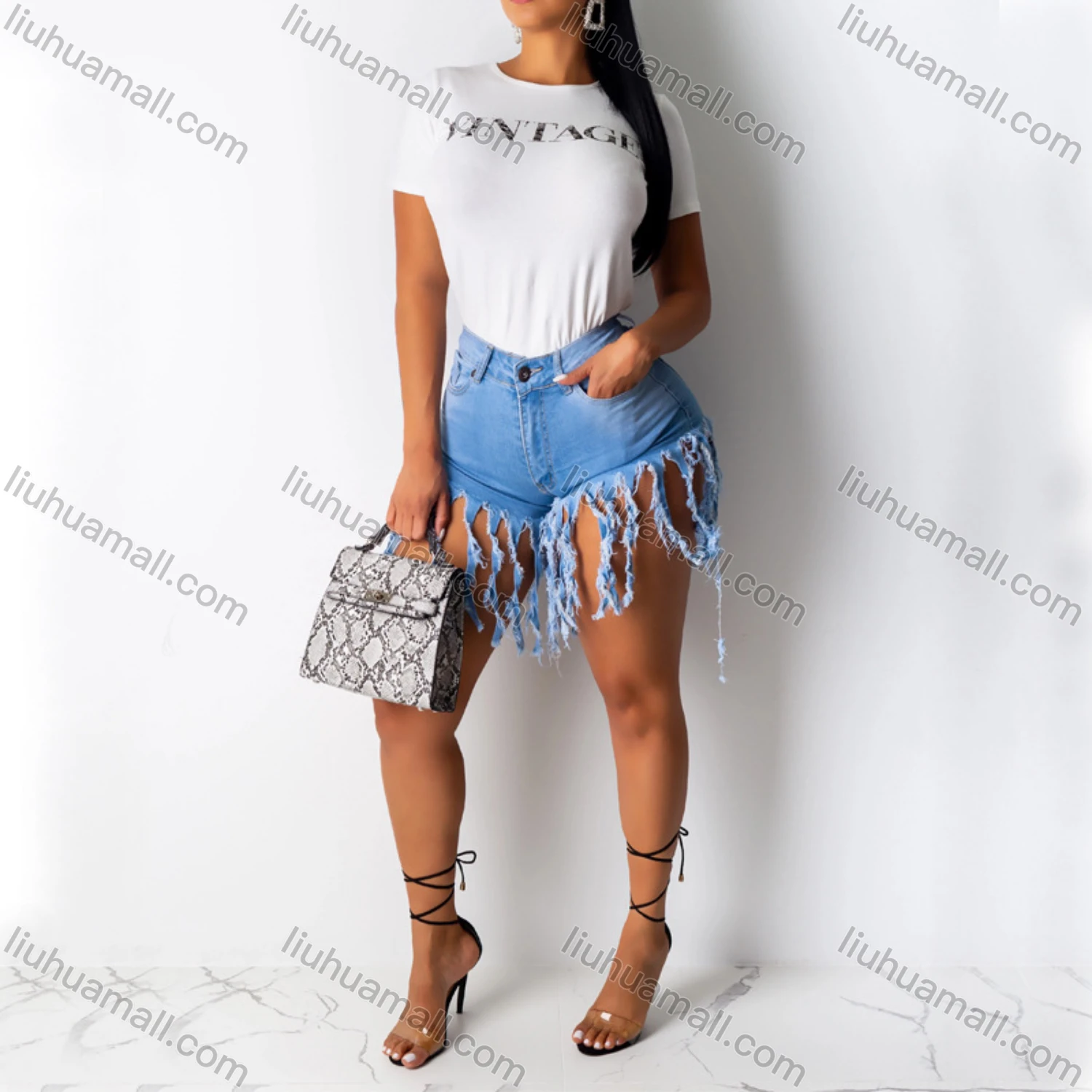 Wholesale Women's Plain Frayed Raw Hem Denim Shorts - Liuhuamall