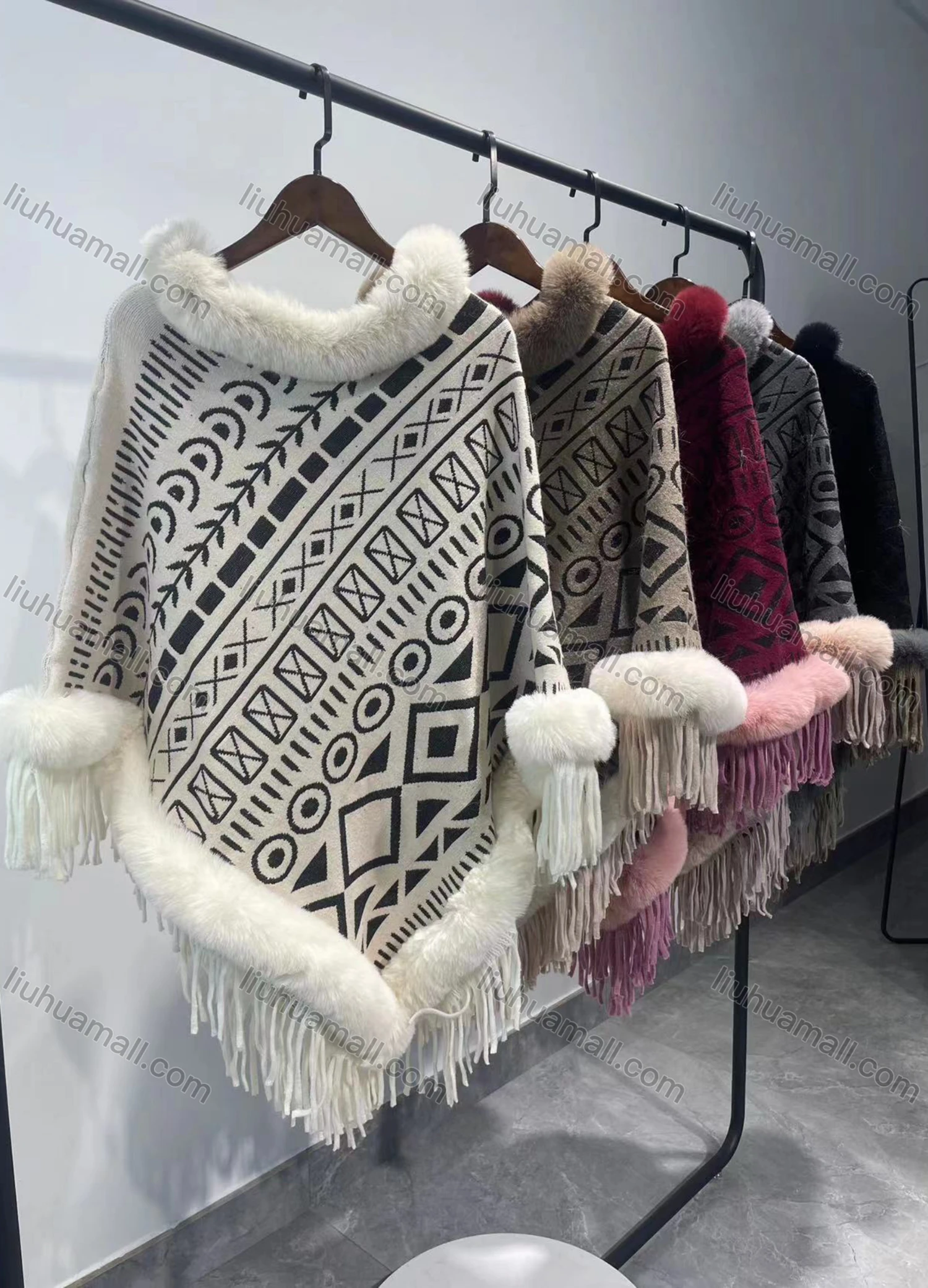 Wholesale Women's Vintage Casual Fuzzy Collar Tribal Print Tassel Cape - Liuhuamall