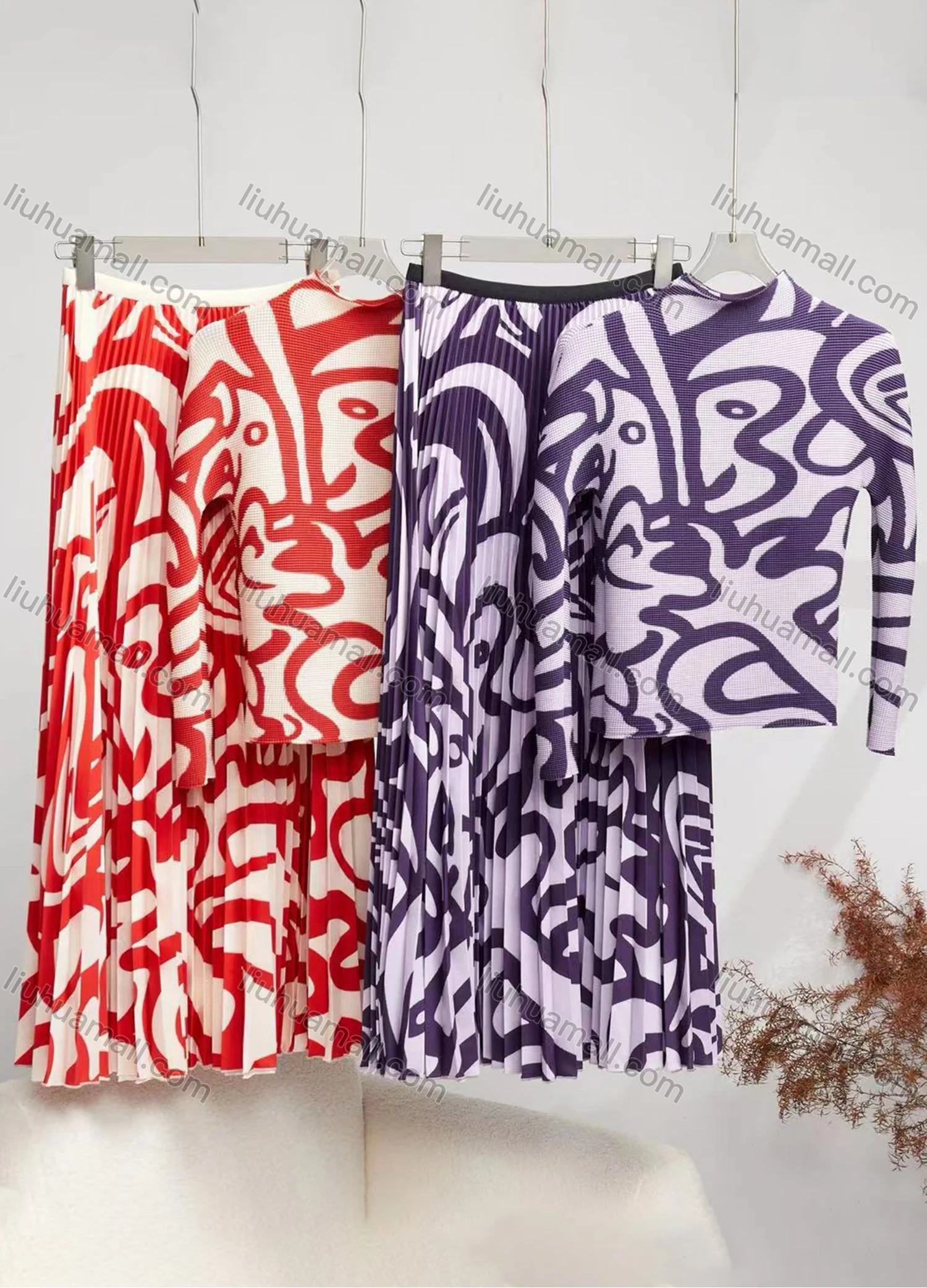 Wholesale Women's Casual Graffiti Print Long Sleeve Maxi Pleated Skirt 2 Piece Set - Liuhuamall