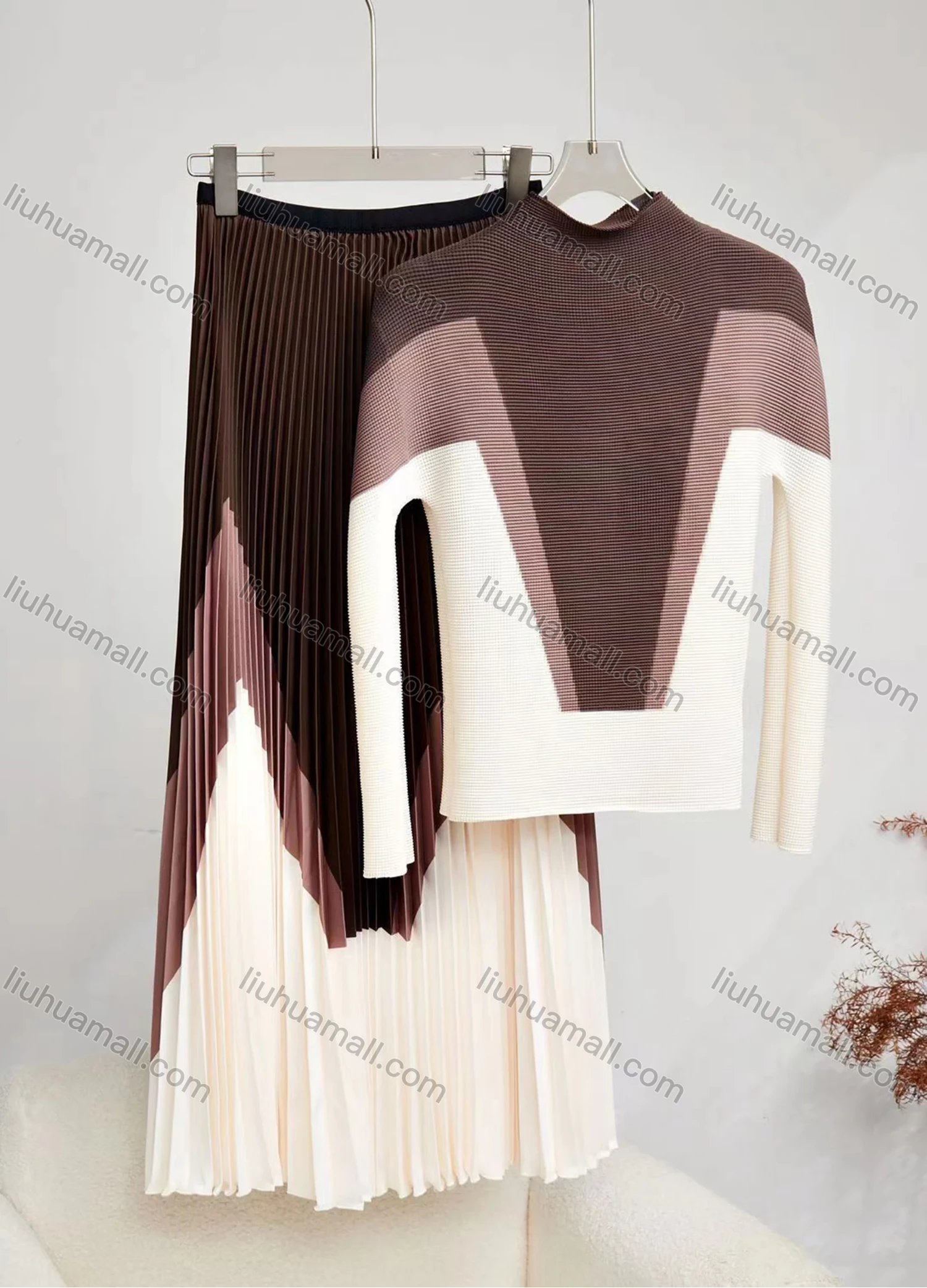 Wholesale Women's Casual Geometric Colorblock Print Long Sleeve Maxi Pleated Skirt 2 Piece Set - Liuhuamall