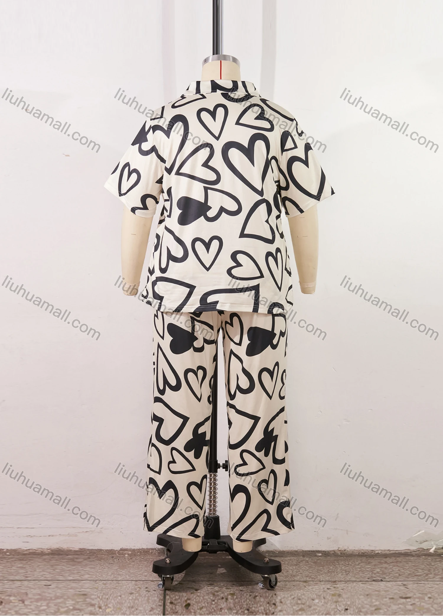 Wholesale Women's Lounge Lapel Milk Silk Heart Print Button Down Pocket Short Sleeve Pajamas 2 Piece Set DM2315-01# - Liuhuamall