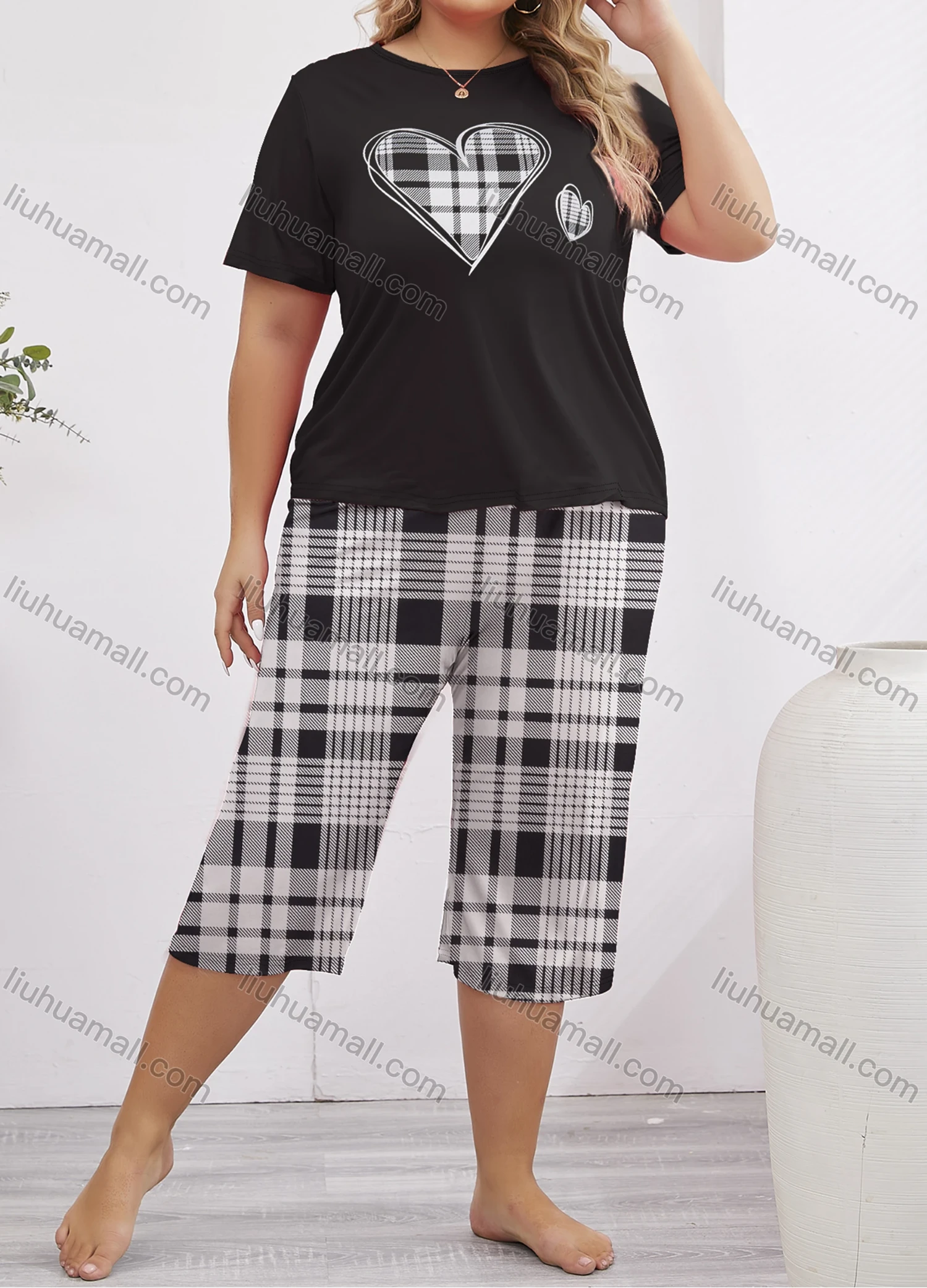 Wholesale Women's Lounge Milk Silk Heart Plaid Print Short Sleeve T-shirt & Capris Pant Pajamas Sets DM2316# - Liuhuamall