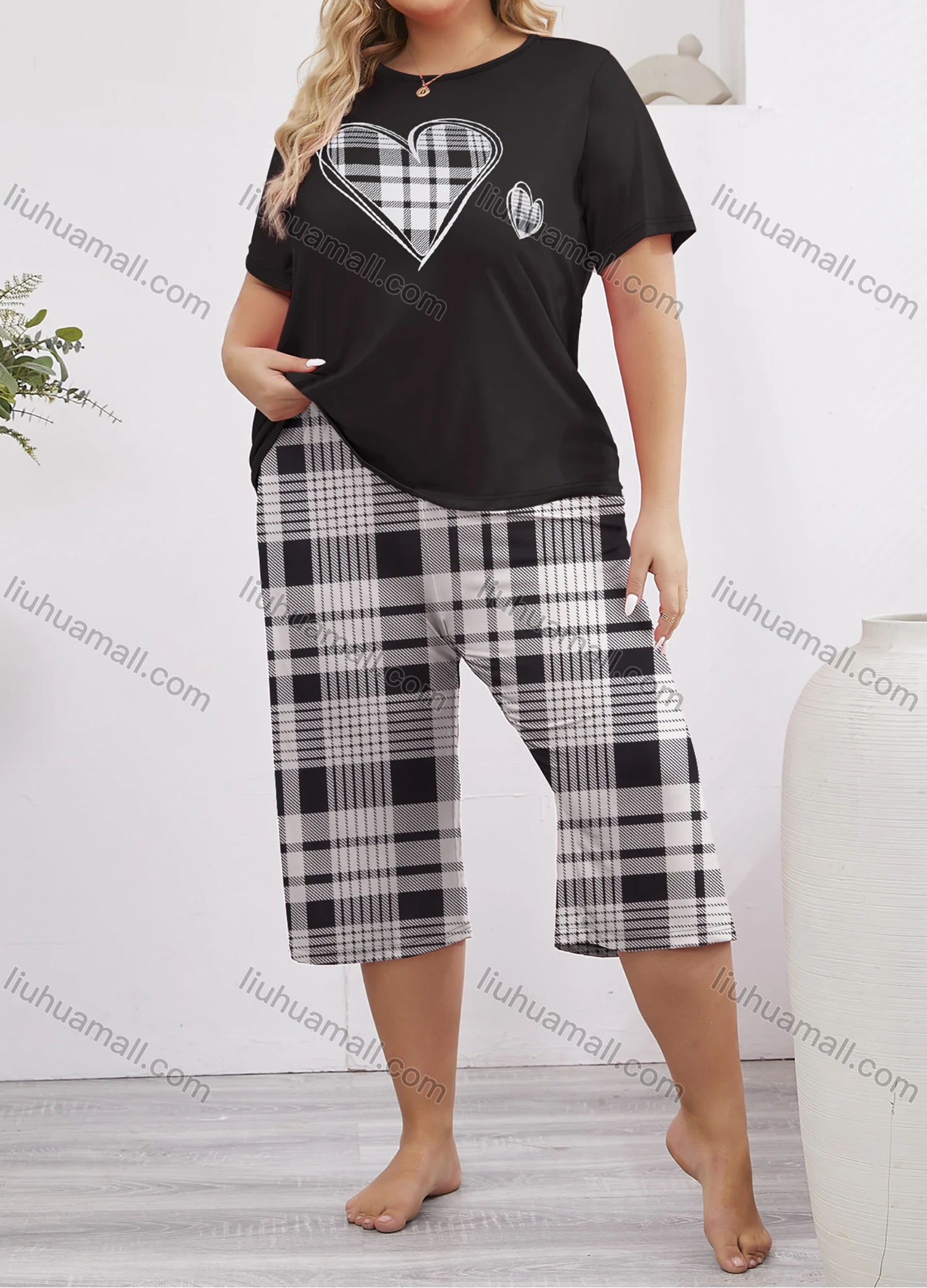 Wholesale Women's Lounge Milk Silk Heart Plaid Print Short Sleeve T-shirt & Capris Pant Pajamas Sets DM2316# - Liuhuamall