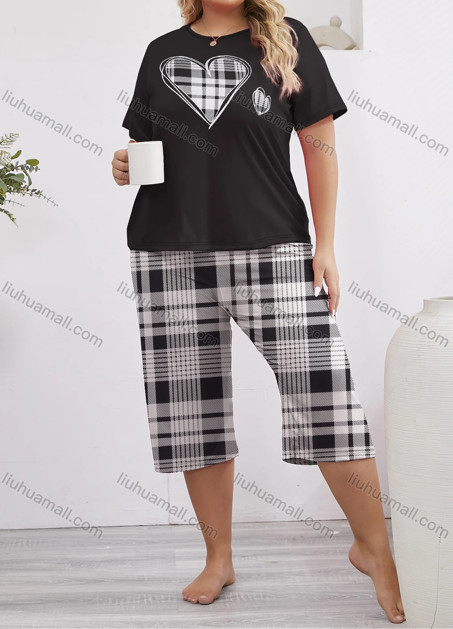 Wholesale Women's Lounge Milk Silk Heart Plaid Print Short Sleeve T-shirt & Capris Pant Pajamas Sets DM2316# - Liuhuamall