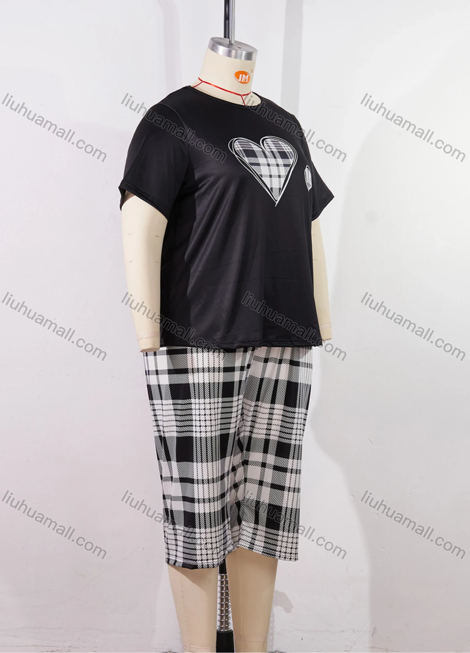 Wholesale Women's Lounge Milk Silk Heart Plaid Print Short Sleeve T-shirt & Capris Pant Pajamas Sets DM2316# - Liuhuamall