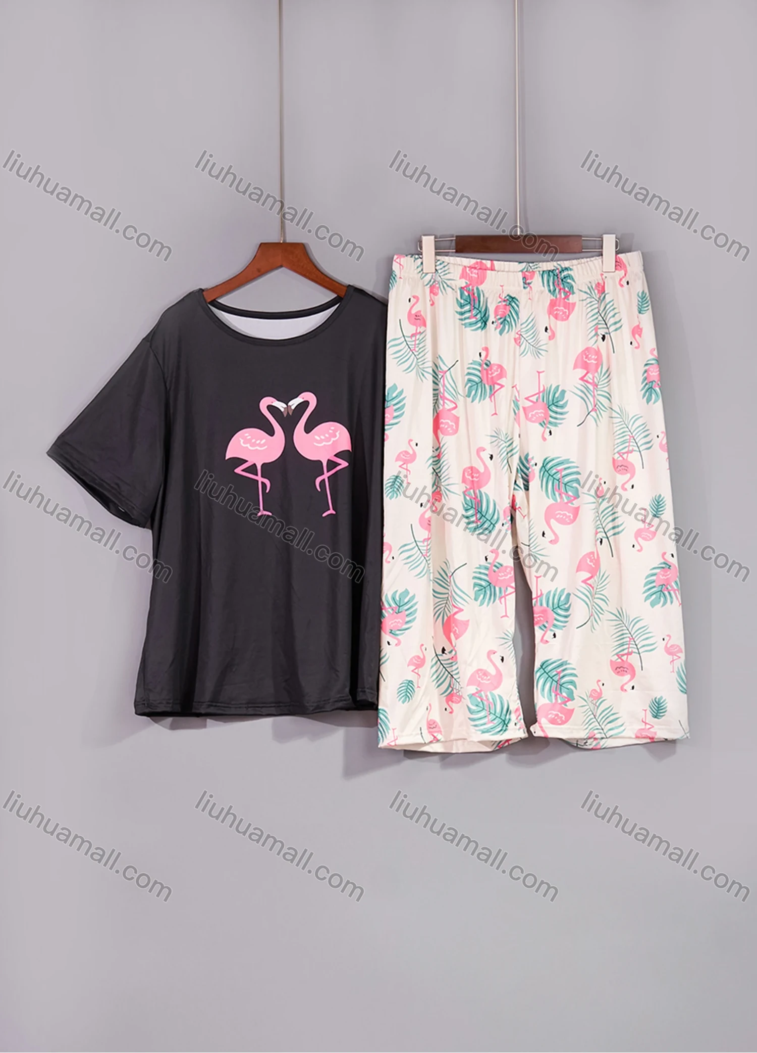 Wholesale Women's Lounge Milk Silk Animal Leaf Print Short Sleeve T-shirt & Capris Pant Pajamas Sets DM2316-02# - Liuhuamall