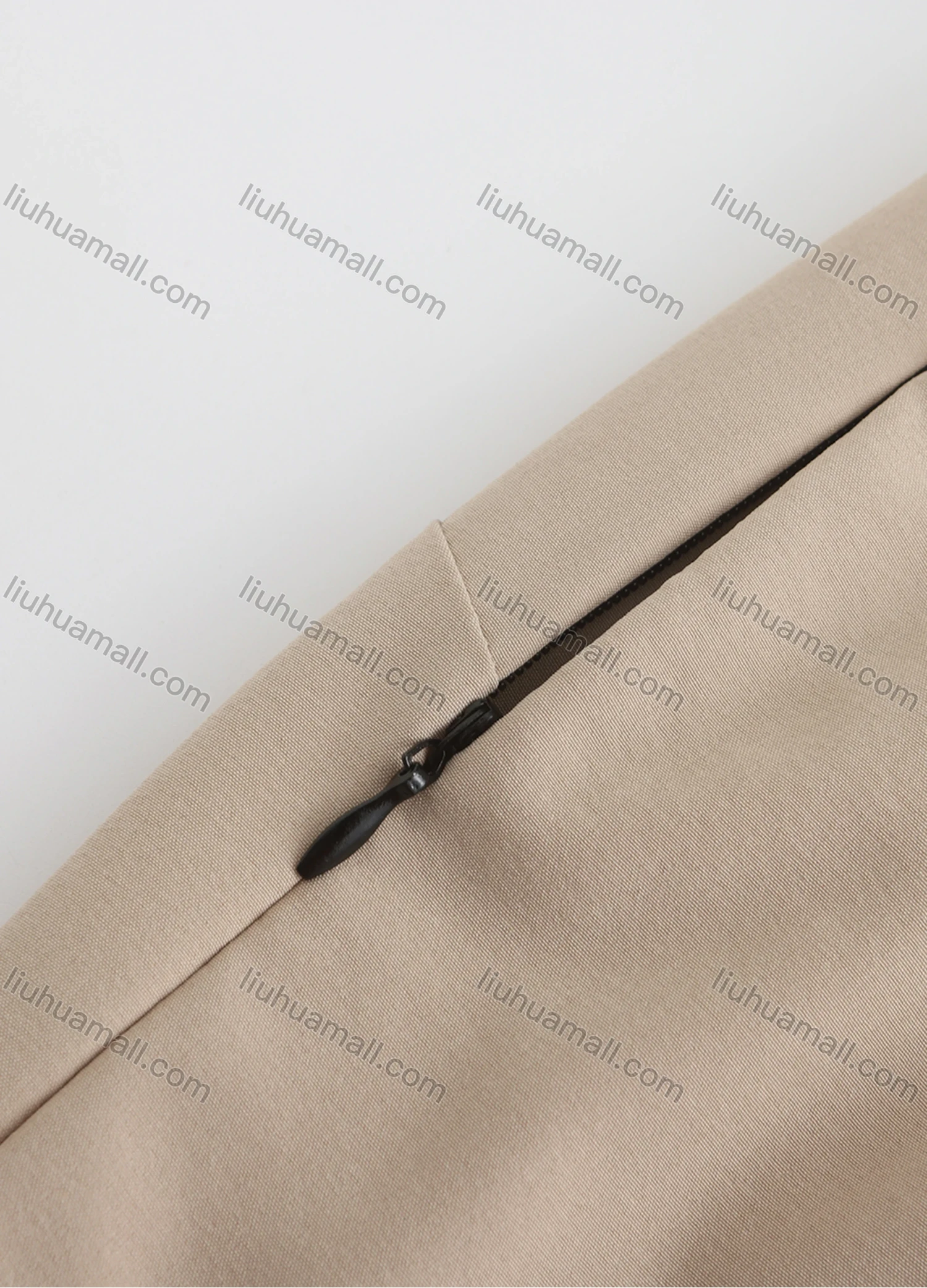 Wholesale Men's Athletic Workout Plain Zipper Pockets Elastic Waist Shorts 62223# - Liuhuamall