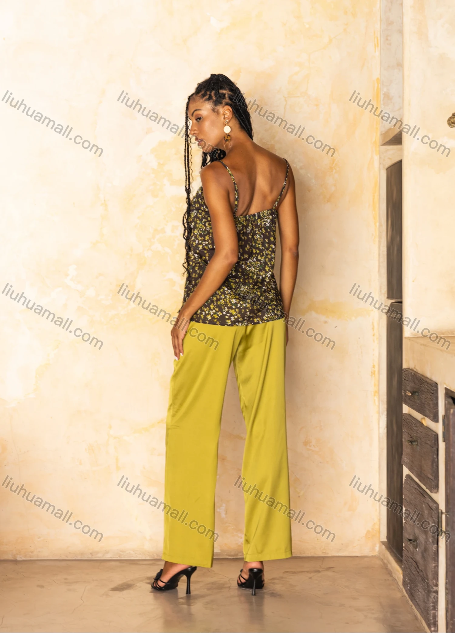 Wholesale Women's Casual Ditsy Floral Sleeveless Woven Summer Cami Top FL386# - Liuhuamall