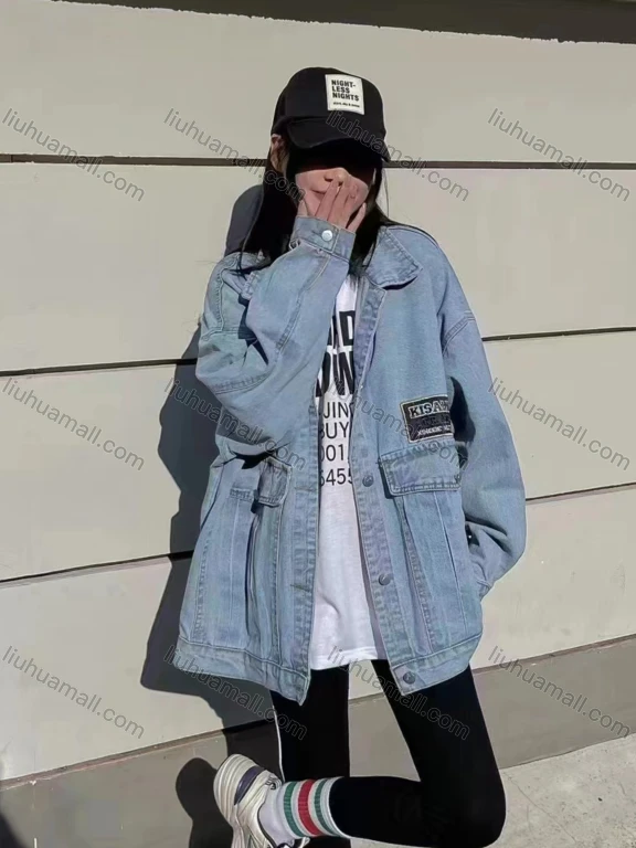 Wholesale Women's Loose Fit Label Flap Pockets Button Down Long Sleeve Denim Jacket