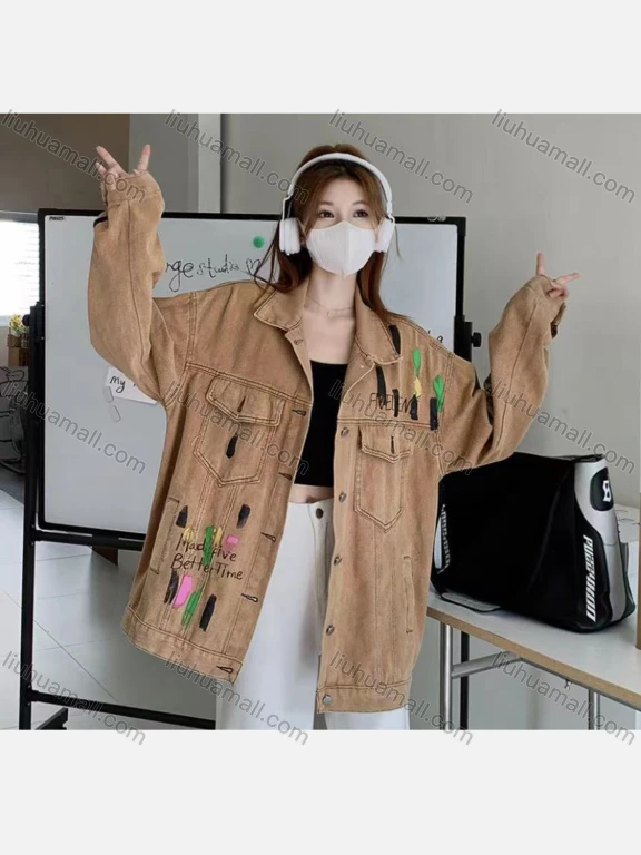 Wholesale Women's Loose Fit Flap Pockets Button Down Long Sleeve Denim Jacket