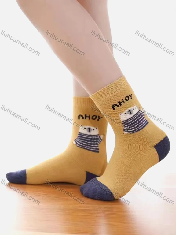 Wholesale Women's Casual Cute Bear Print Mid-calf Socks 10 Pairs