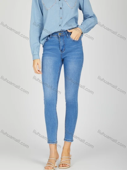 Wholesale Women's Casual Plain Patch Pocket Button Closure Skinny Fit Stretch Jean